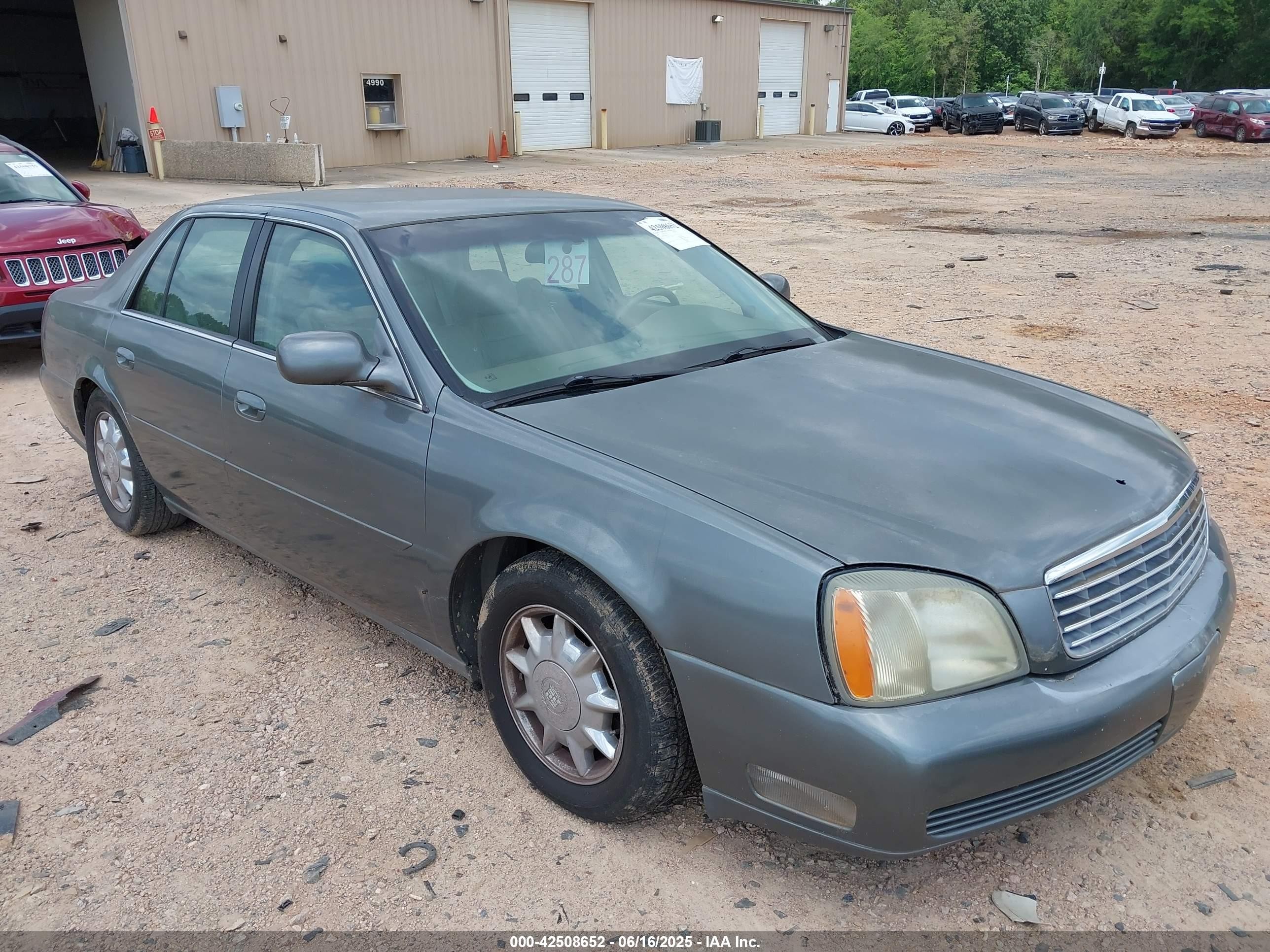 2005 Cadillac DeVille, VIN 1G6KD54Y45U207732 — Normal wear