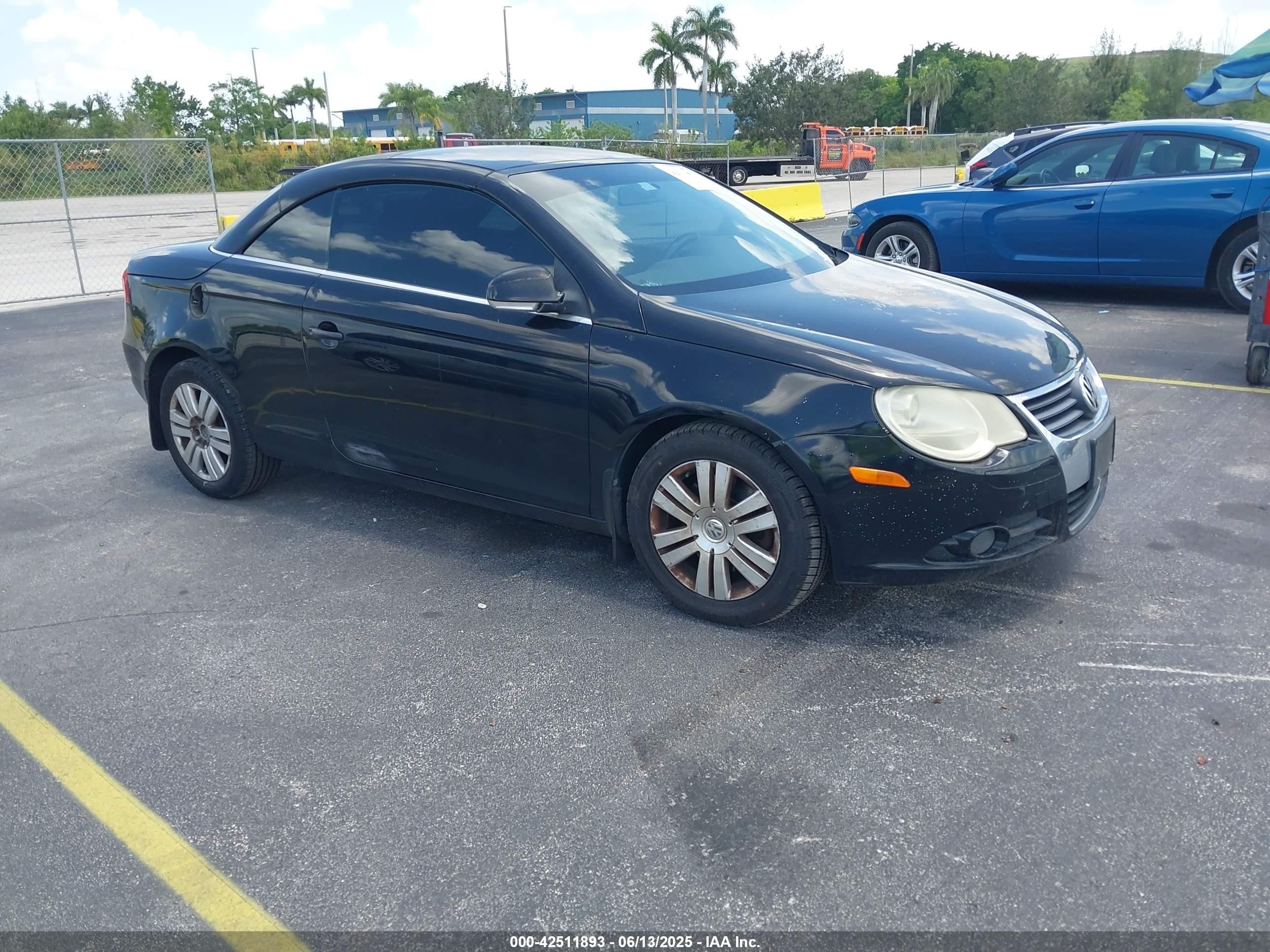 2008 Volkswagen Eos Turbo, VIN WVWBA71F98V016181 — Side