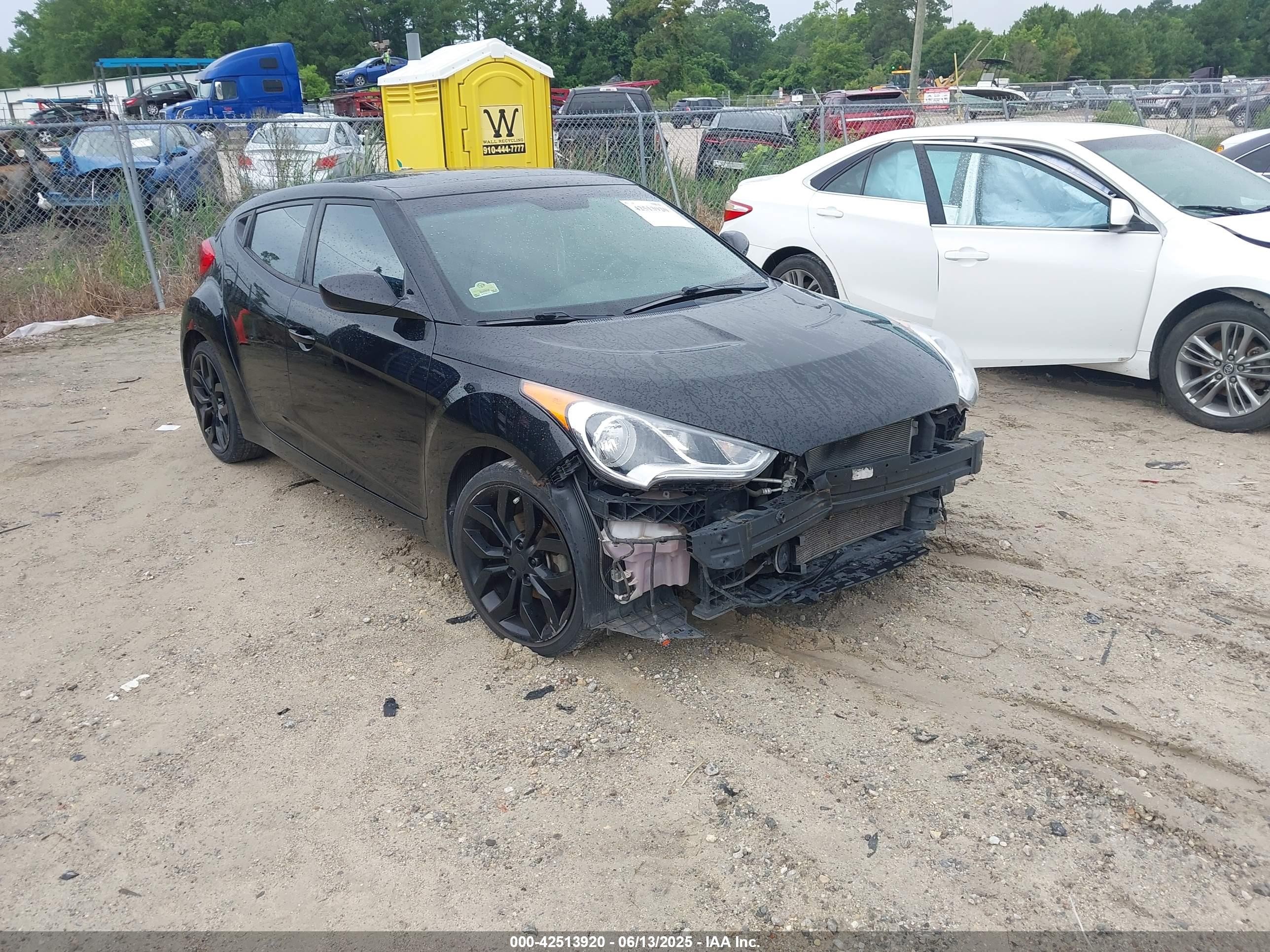 2013 Hyundai Veloster w/Black Int, VIN KMHTC6AD3DU084995 — Front end
