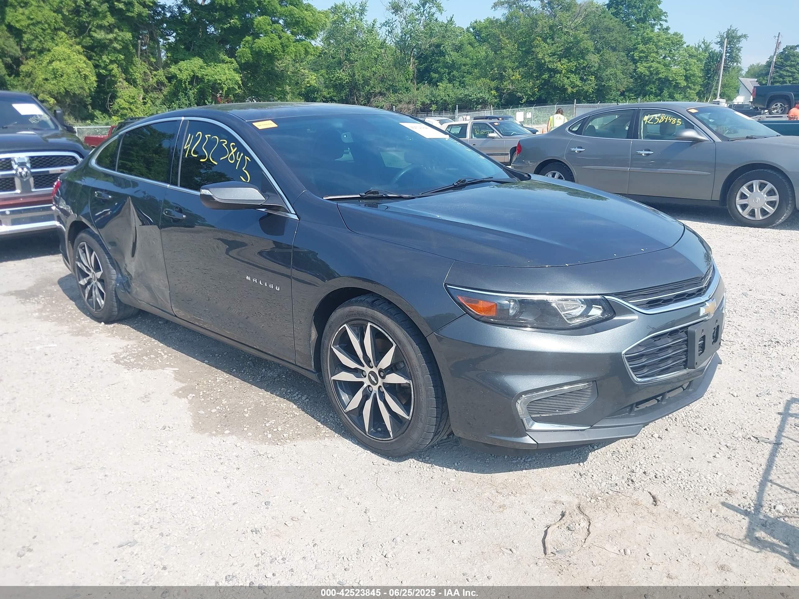 2017 Chevrolet Malibu LT, VIN 1G1ZE5ST4HF140406 — Side