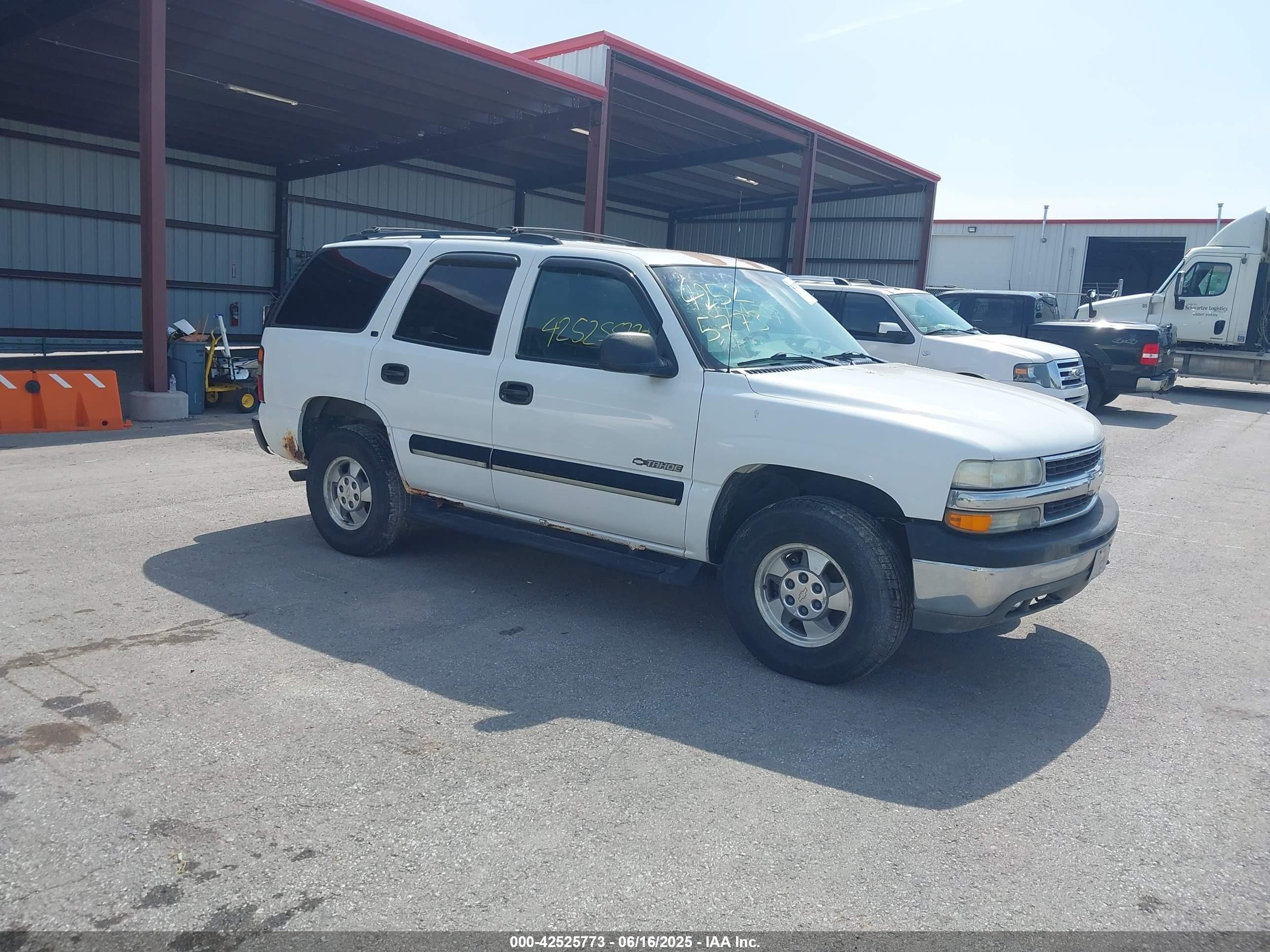 2001 Chevrolet Tahoe LT, VIN 1GNEK13T01J287838 — Side