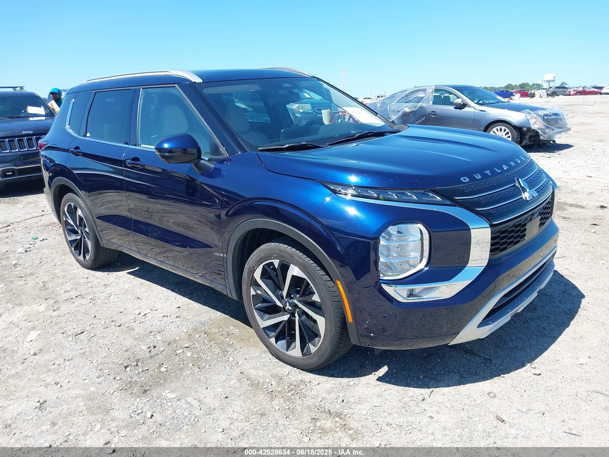 2023 Mitsubishi Outlander SEL, VIN JA4J3VA80PZ042908 — Storm