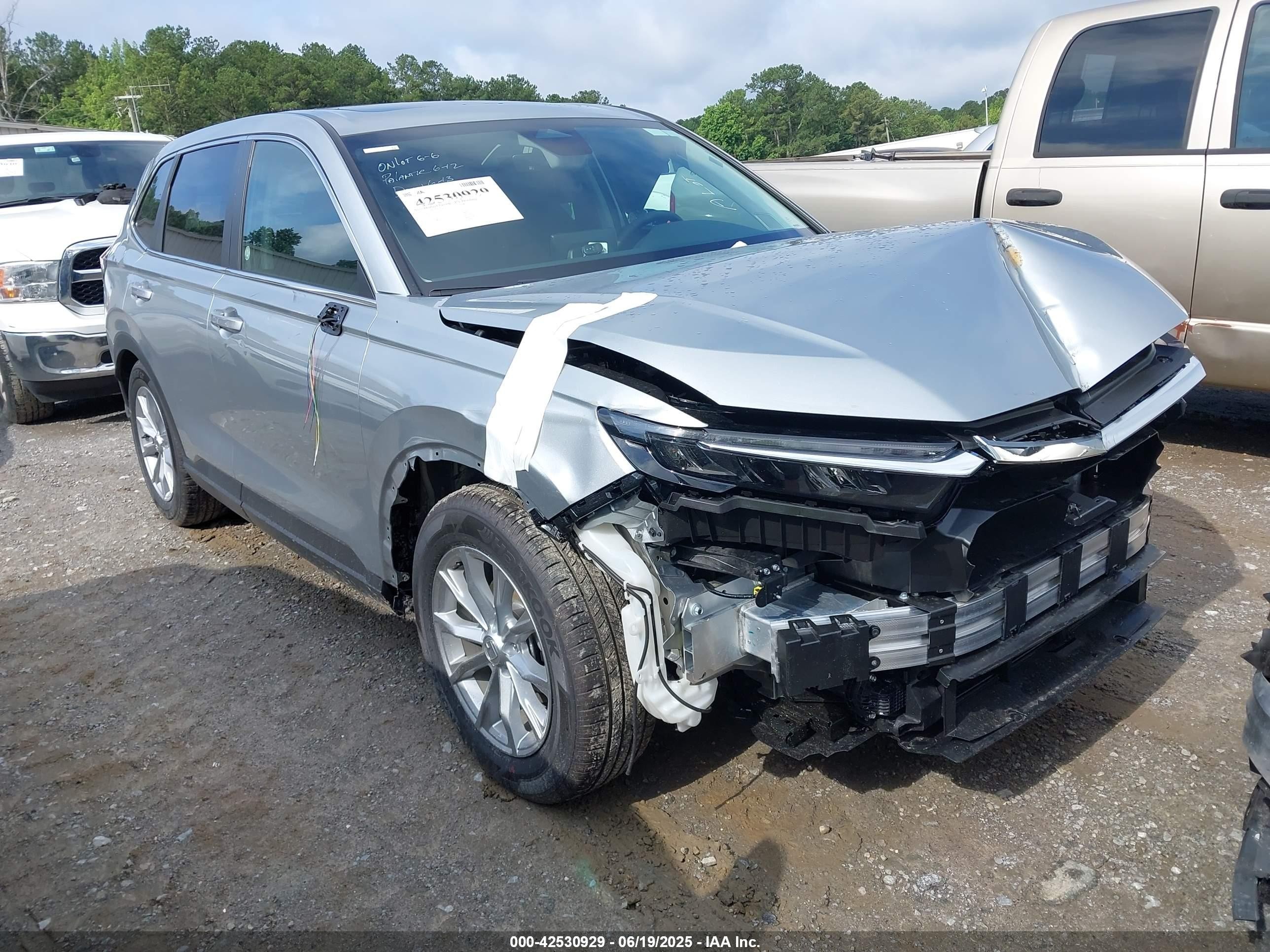 2025 Honda CR-V EX-L, VIN 5J6RS3H77SL013666 — Front end
