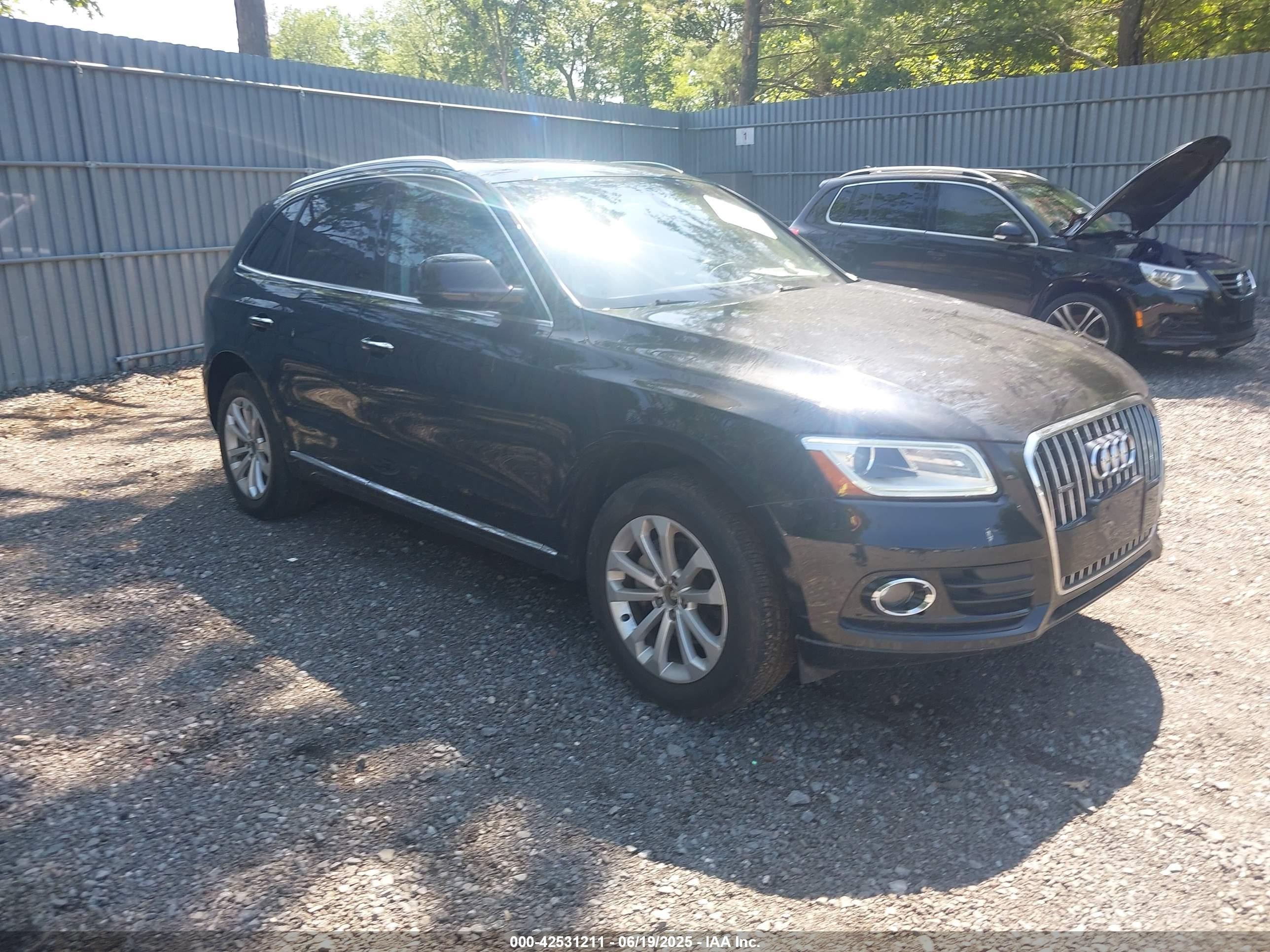 2016 Audi Q5 Premium Plus, VIN WA1L2AFP2GA021030 — Side