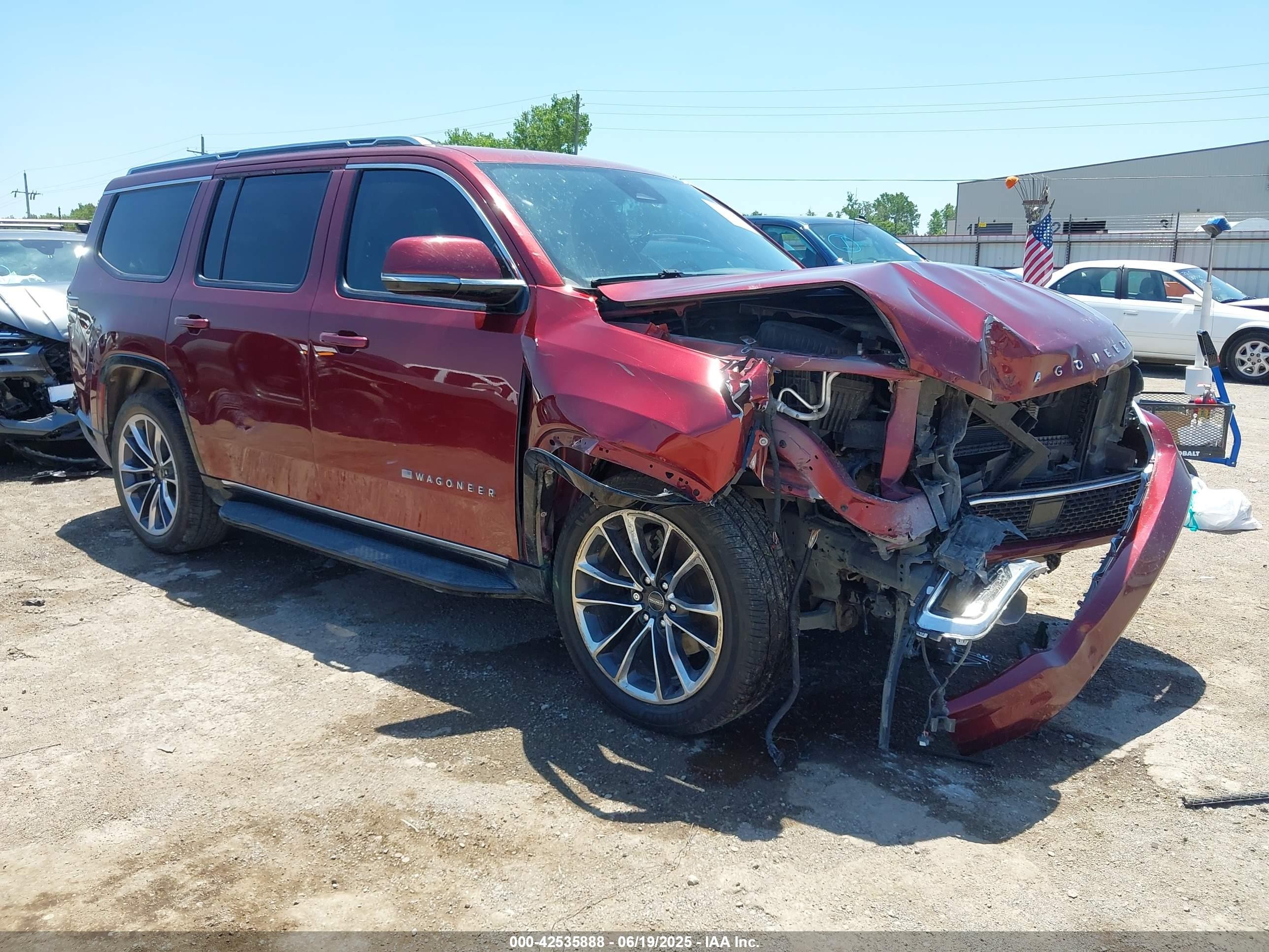 2022 Jeep Wagoneer Series II, VIN 1C4SJVBT4NS125220 — Перед