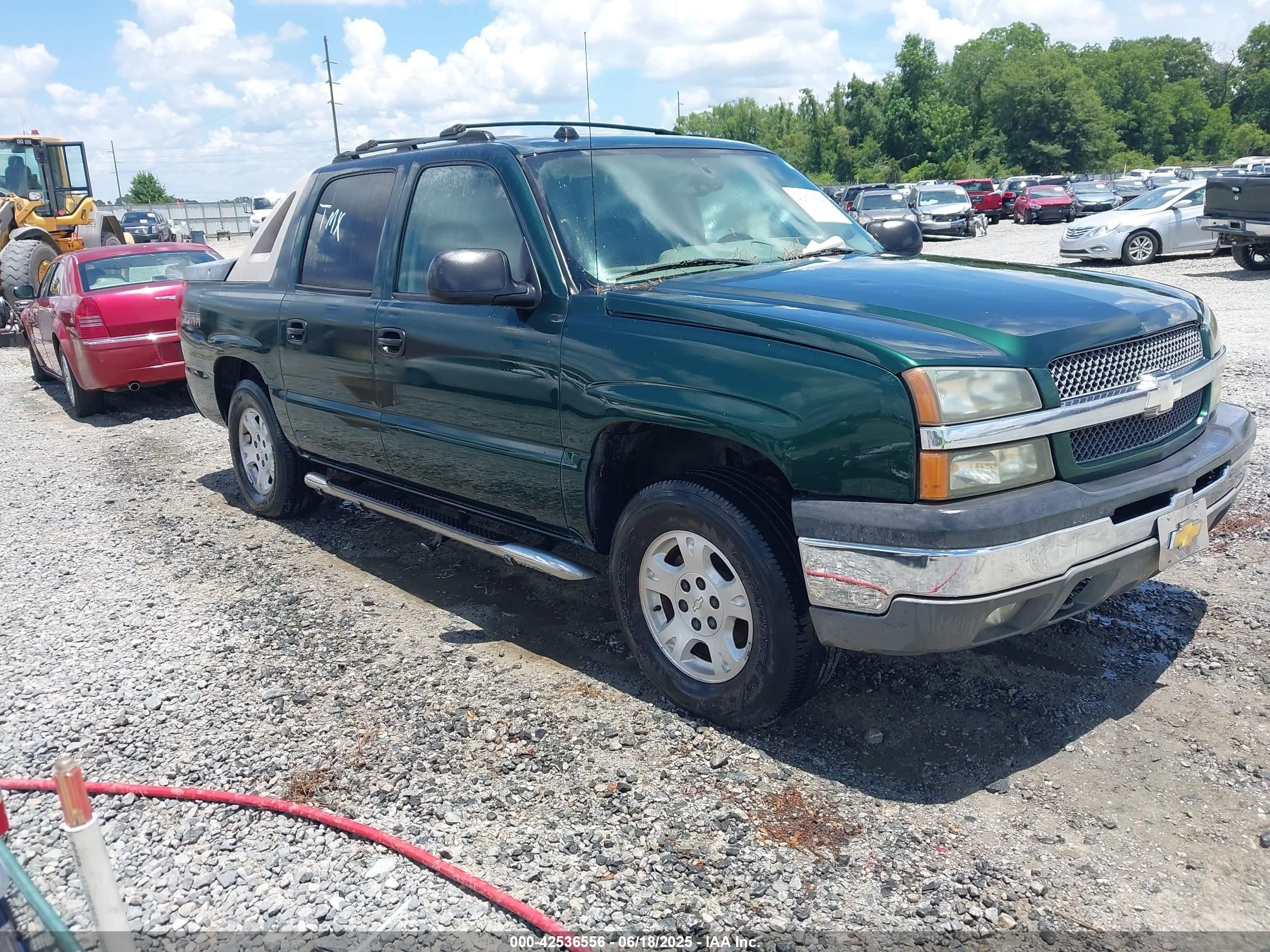 2004 Chevrolet Avalanche, VIN 3GNEC12TX4G161636 — Front end