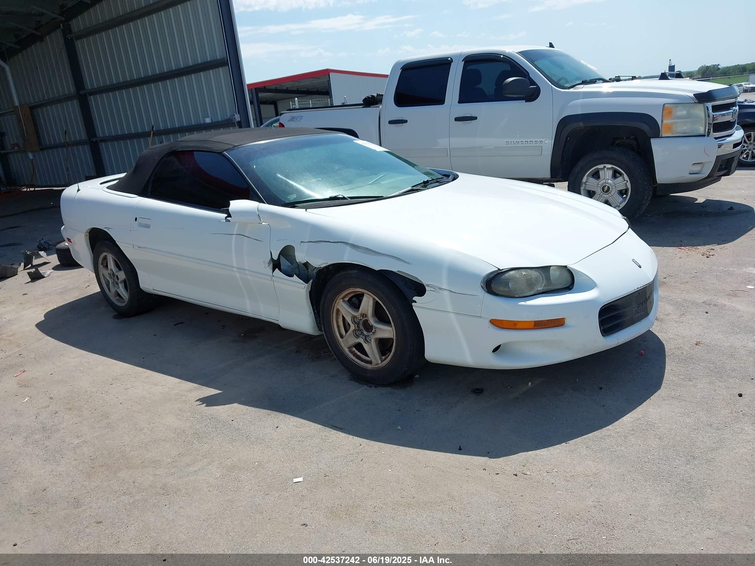 2000 Chevrolet Camaro, VIN 2G1FP32K4Y2155272 — Side