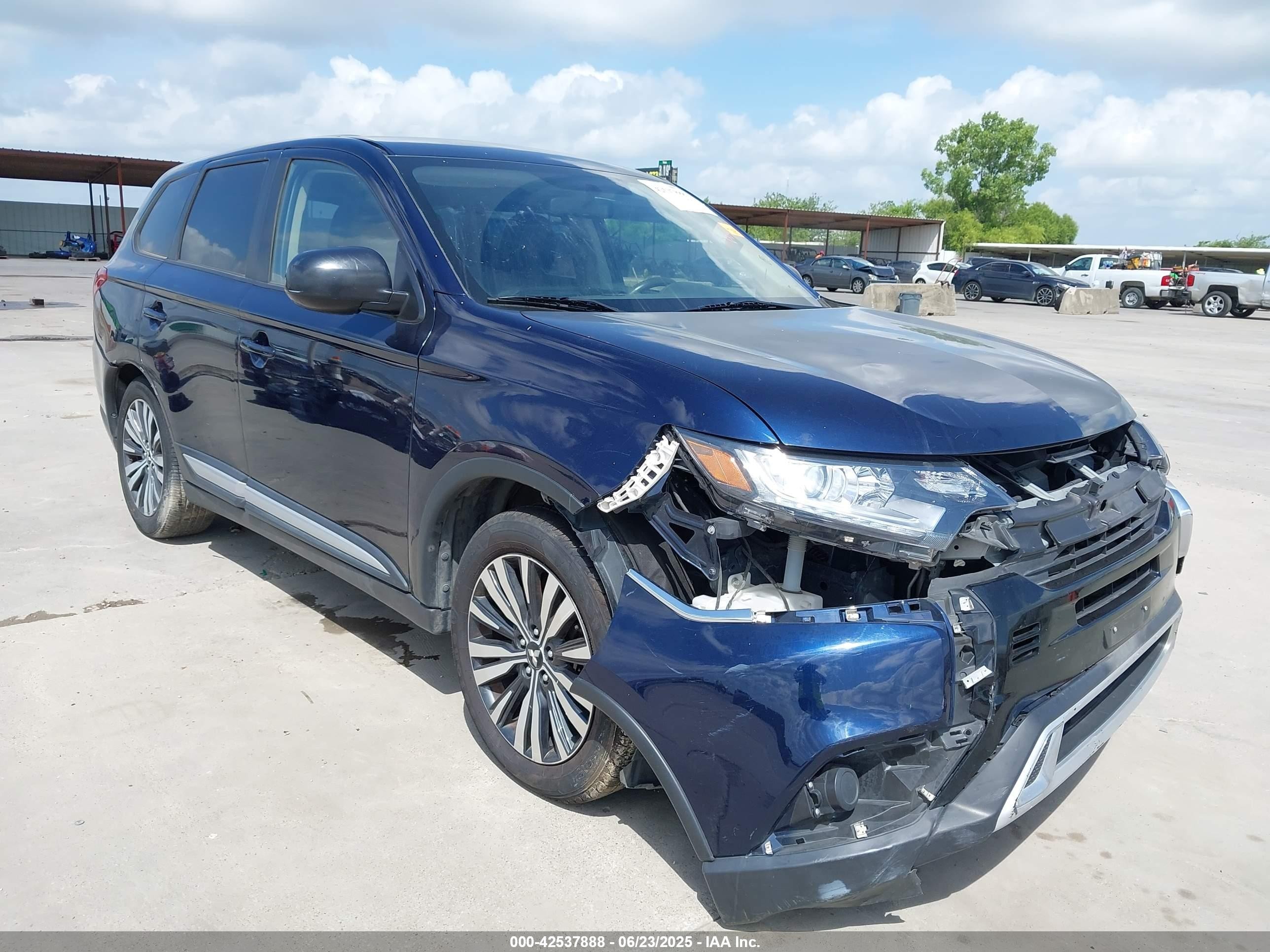 2020 Mitsubishi Outlander ES, VIN JA4AD2A35LZ039741 — После угона