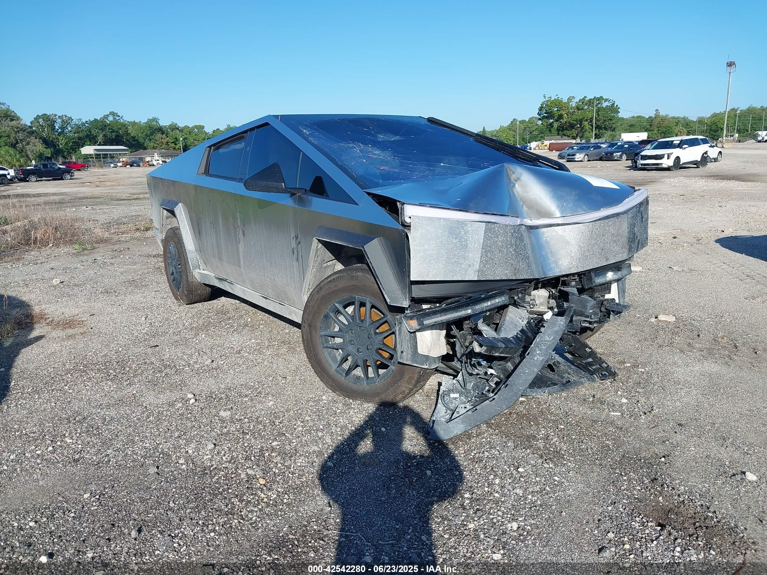 2025 Tesla Cybertruck, VIN 7G2CEHED1SA058416 — Front end