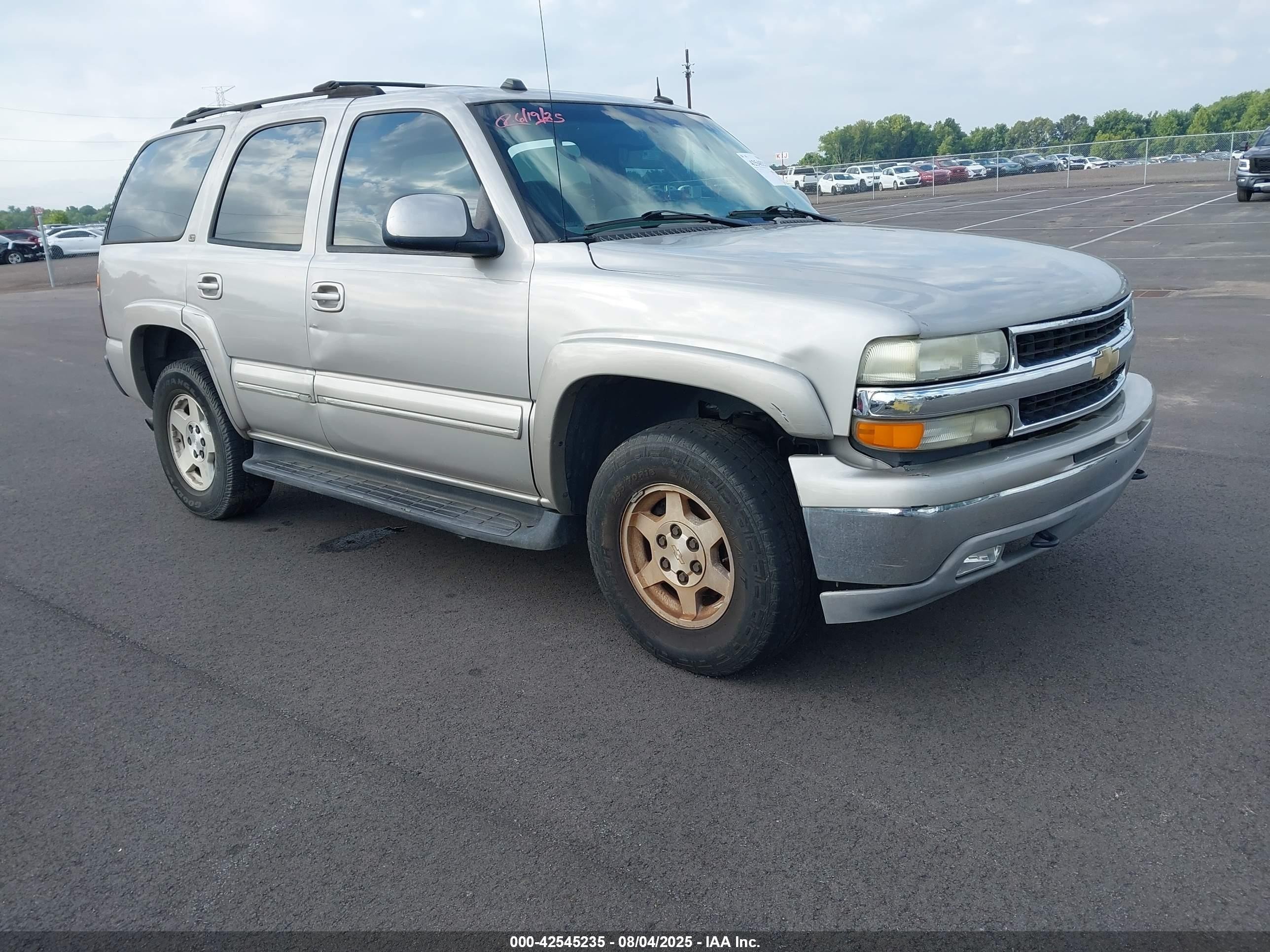 2004 Chevrolet Tahoe LT, VIN 1GNEC13Z74J171381 — Front end