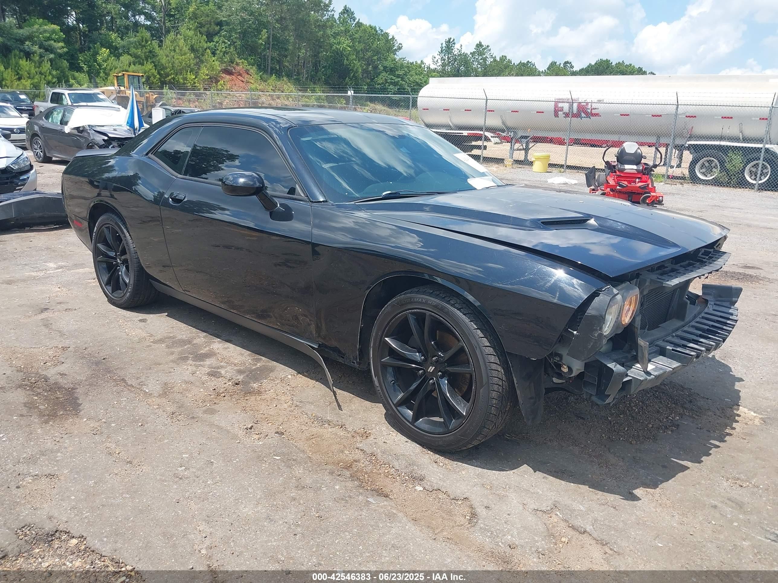 2017 Dodge Challenger SXT, VIN 2C3CDZAG1HH531978 — Front end