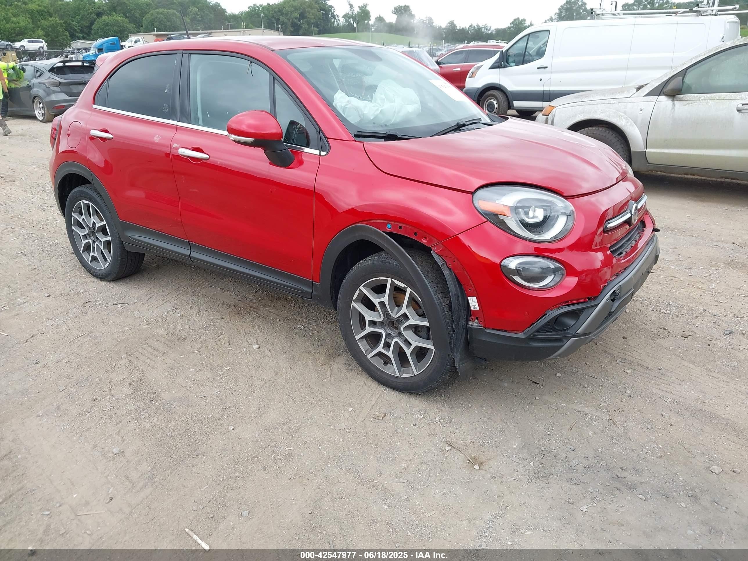 2019 FIAT 500X Trekking Plus, VIN ZFBNFYD18KP777769 — Front end