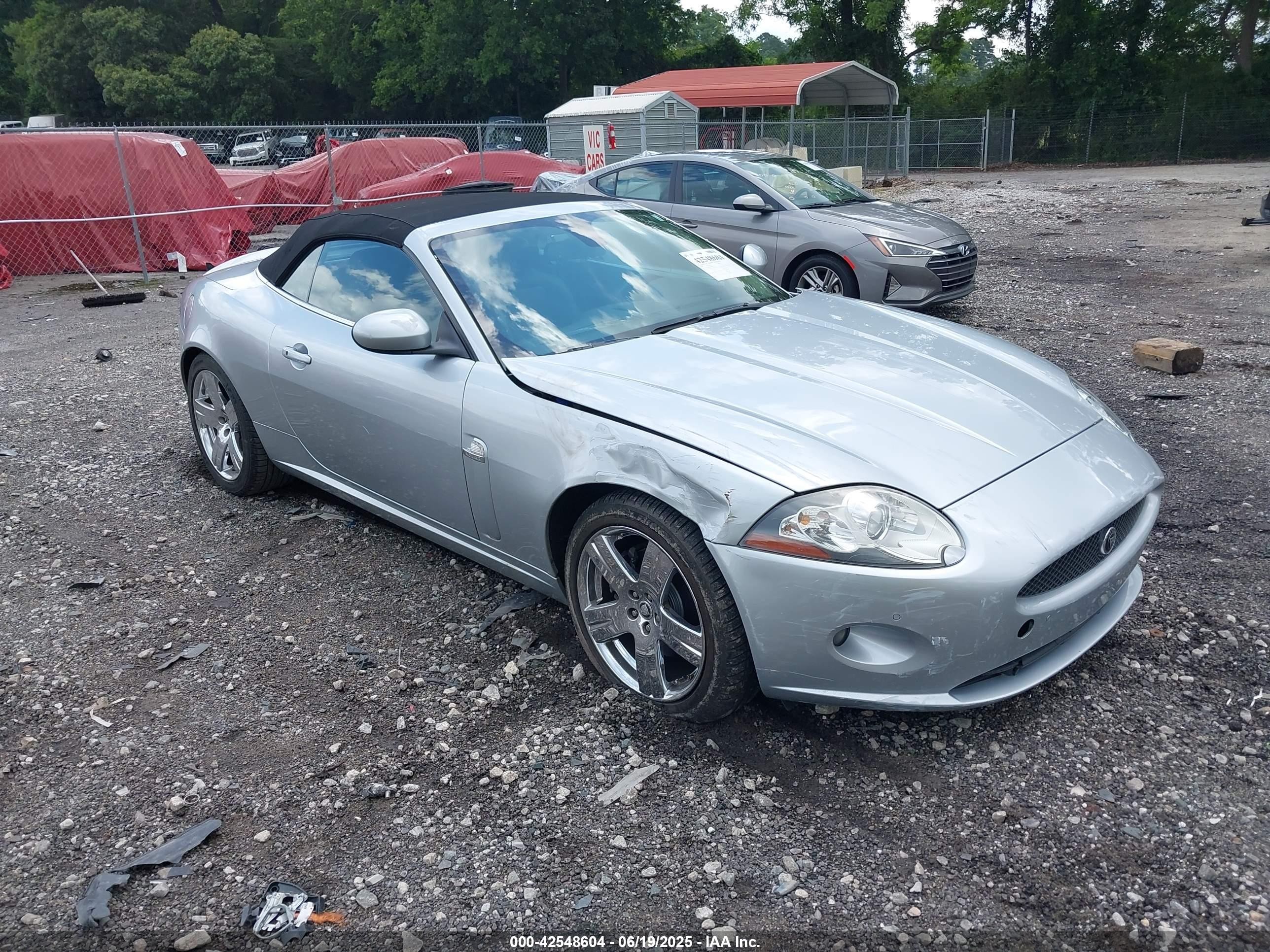 2009 Jaguar XK, VIN SAJWA44B095B28186 — Front end