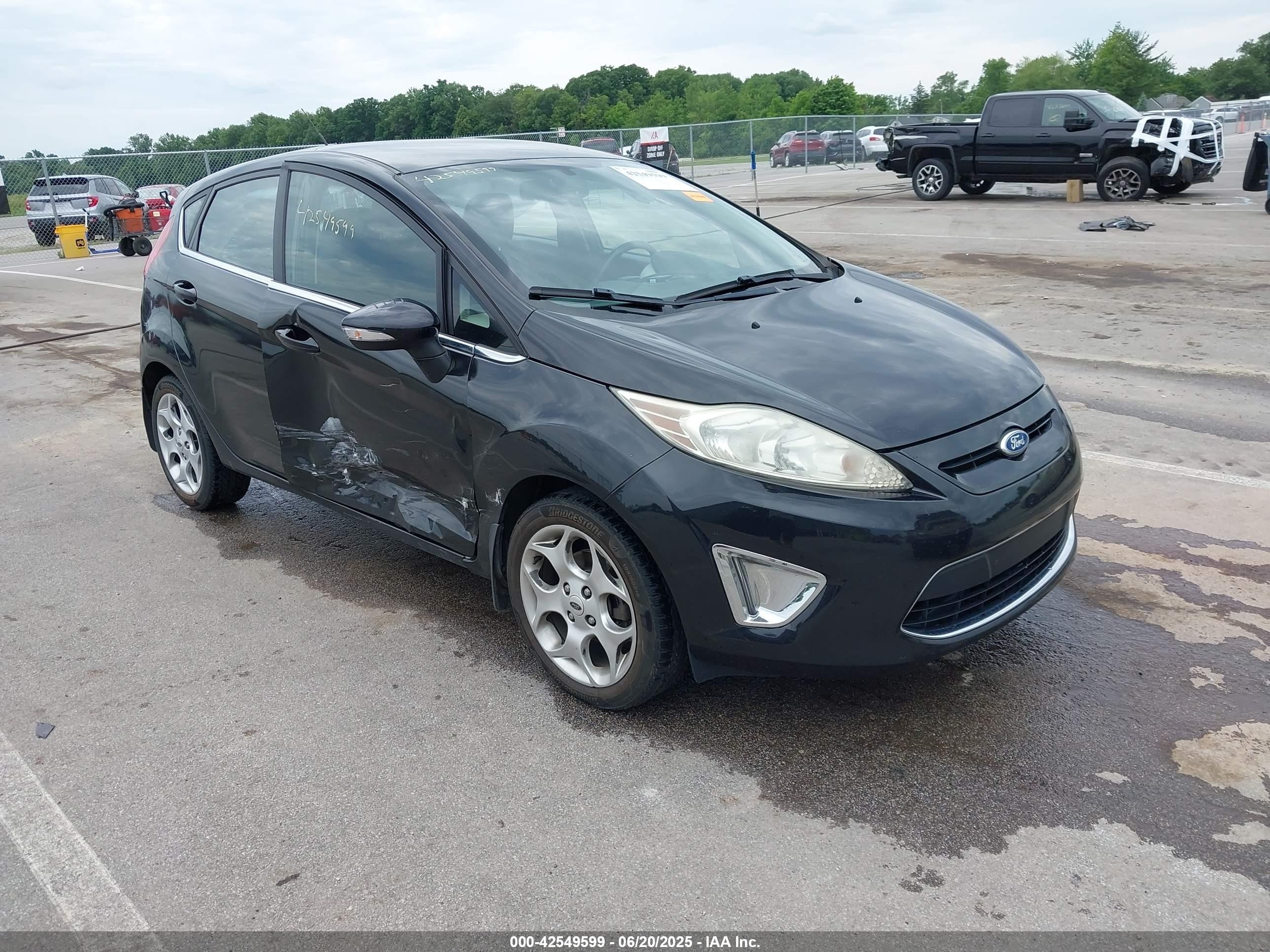 2011 Ford Fiesta SES, VIN 3FADP4FJ5BM144976 — Side