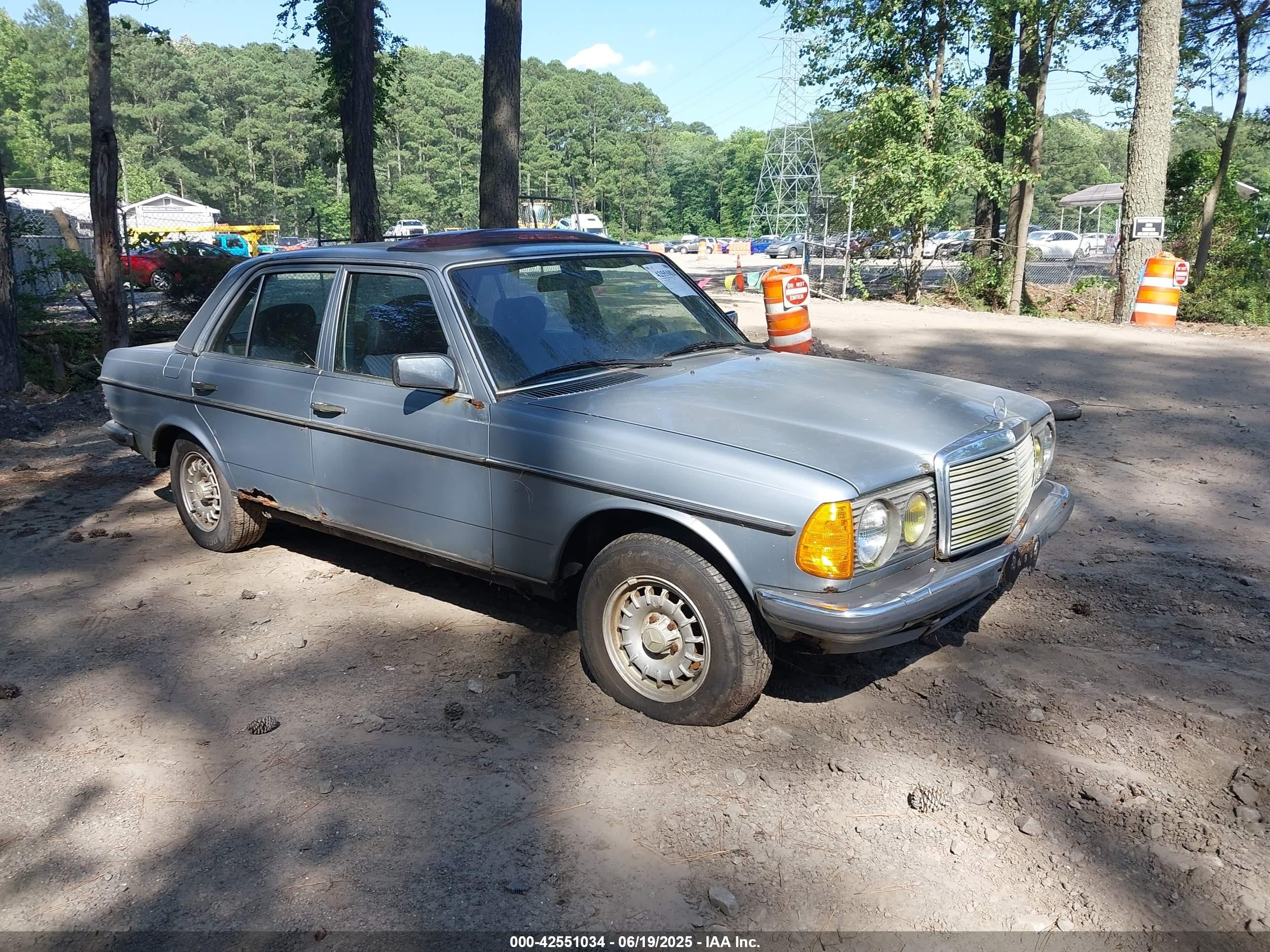 1981 Mercedes-Benz 240, VIN WDB12303312096970 — All over