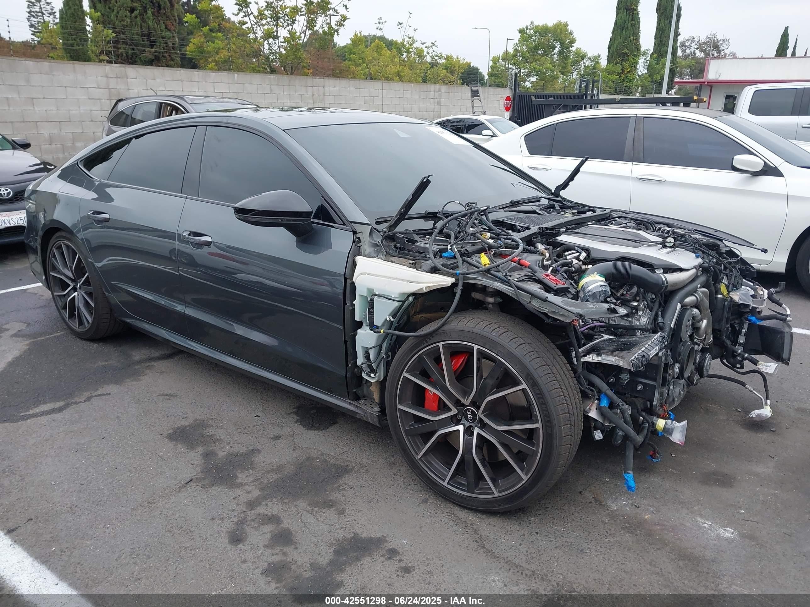 2020 Audi S7 Prestige, VIN WAUSFAF2XLN067098 — Перед
