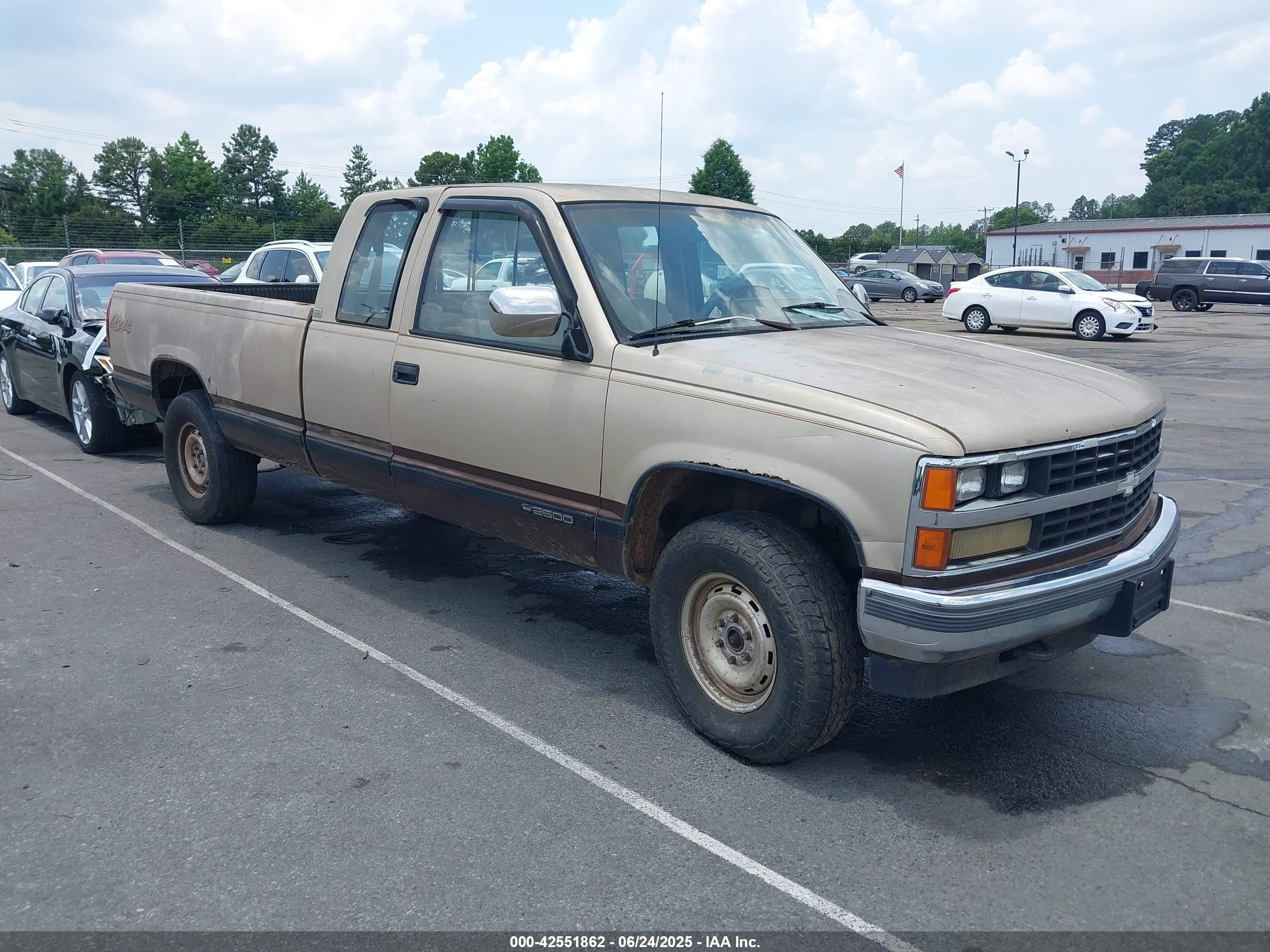 1988 Chevrolet Silverado 2500, VIN 2GCFK29K6J1202951 — Side