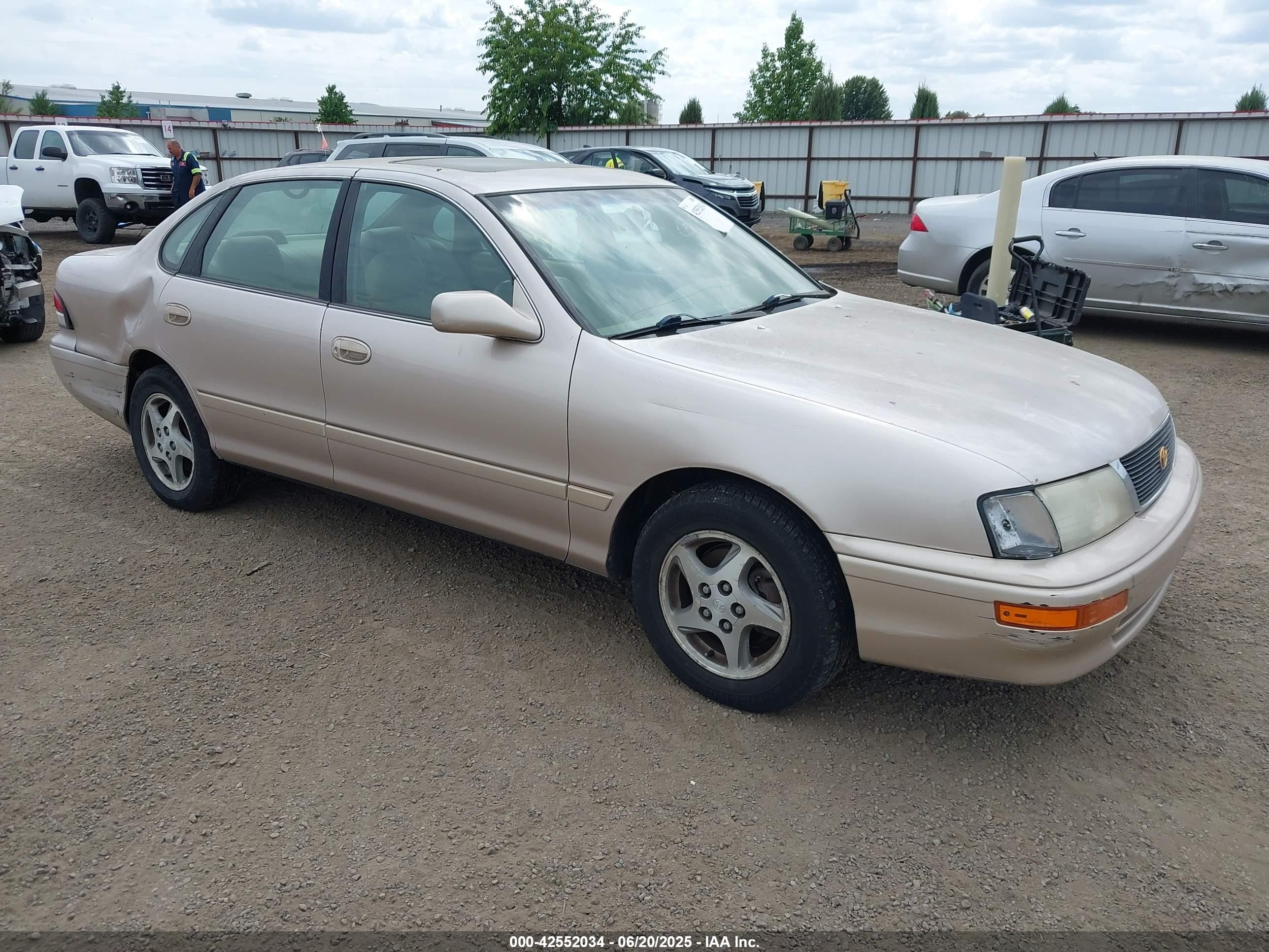 1997 Toyota Avalon XL, VIN 4T1BF12B6VU141758 — Rear end