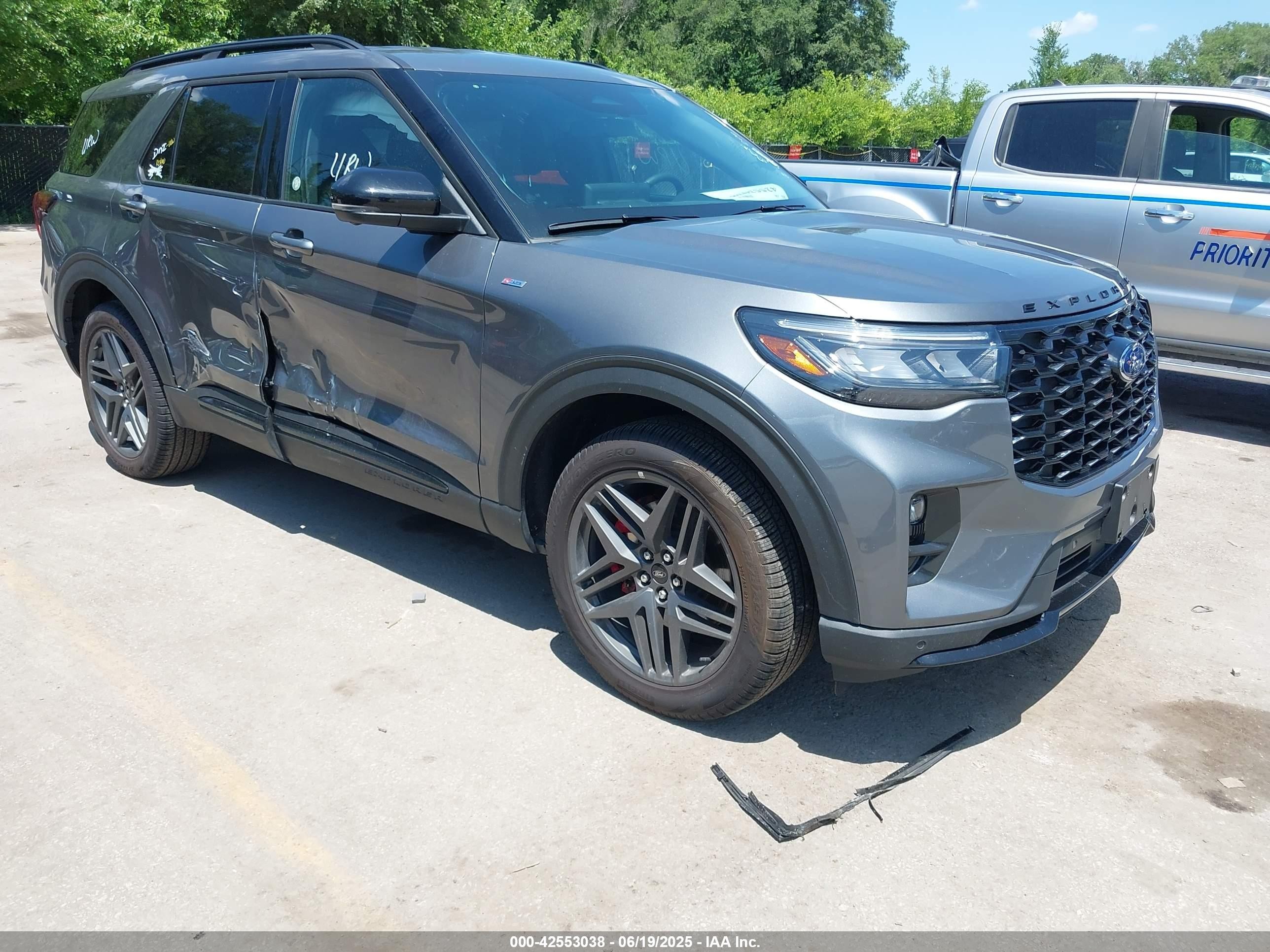 2025 Ford Explorer ST-Line, VIN 1FMUK8KH7SGB37620 — Side