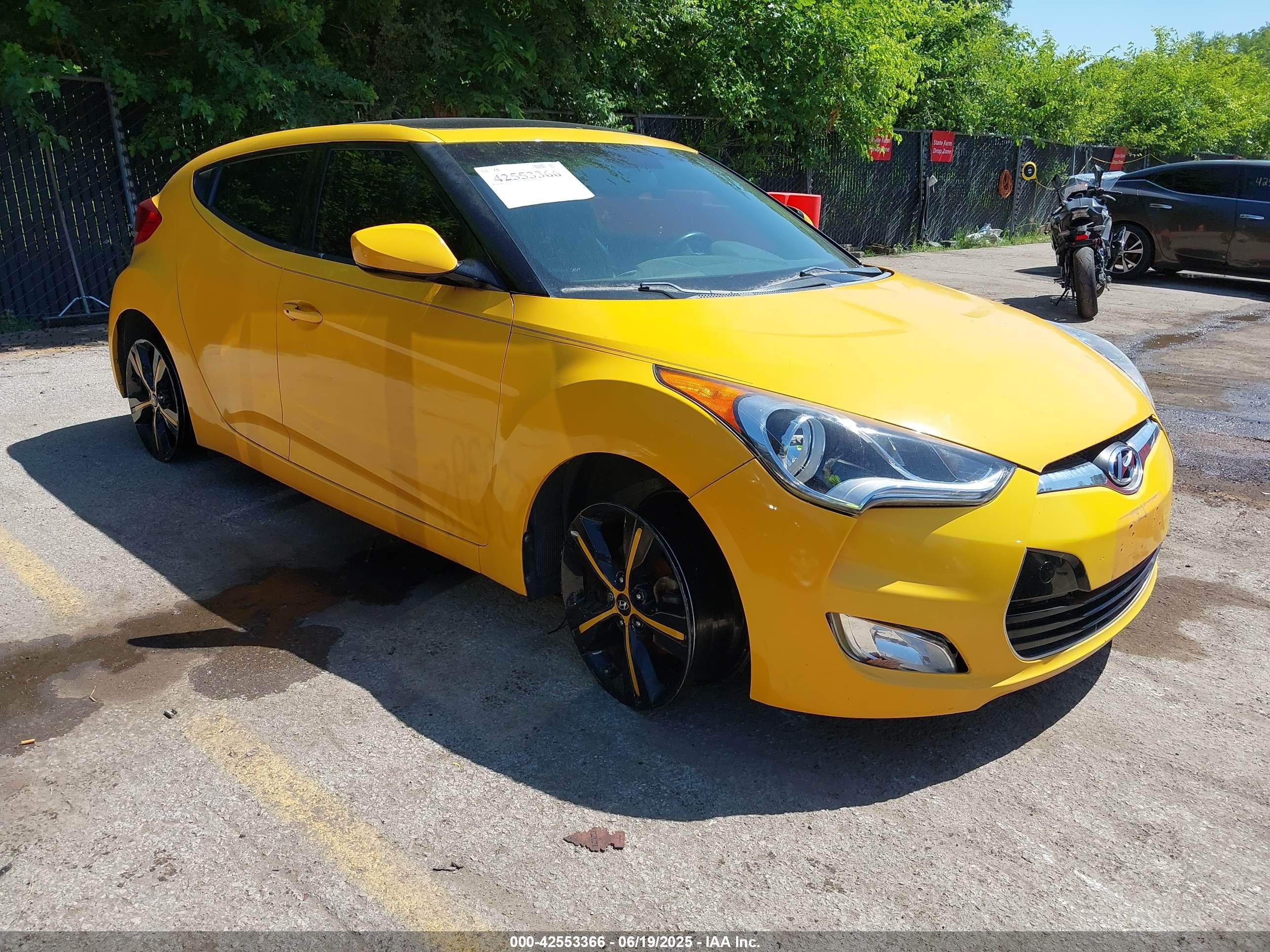 2016 Hyundai Veloster, VIN KMHTC6AD1GU285699 — Side