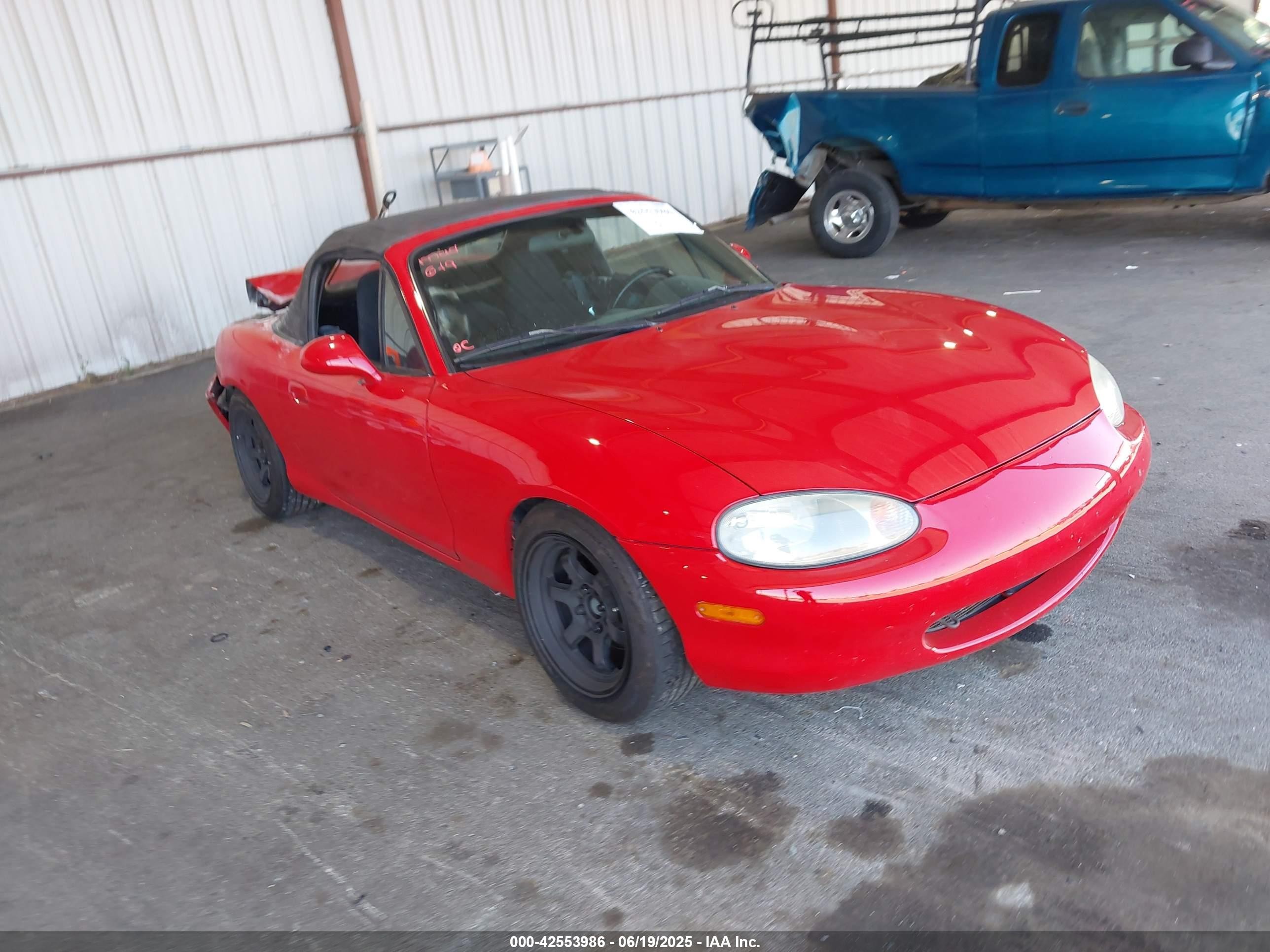 1999 Mazda MX-5 Miata, VIN JM1NB3538X0132583 — Rear end