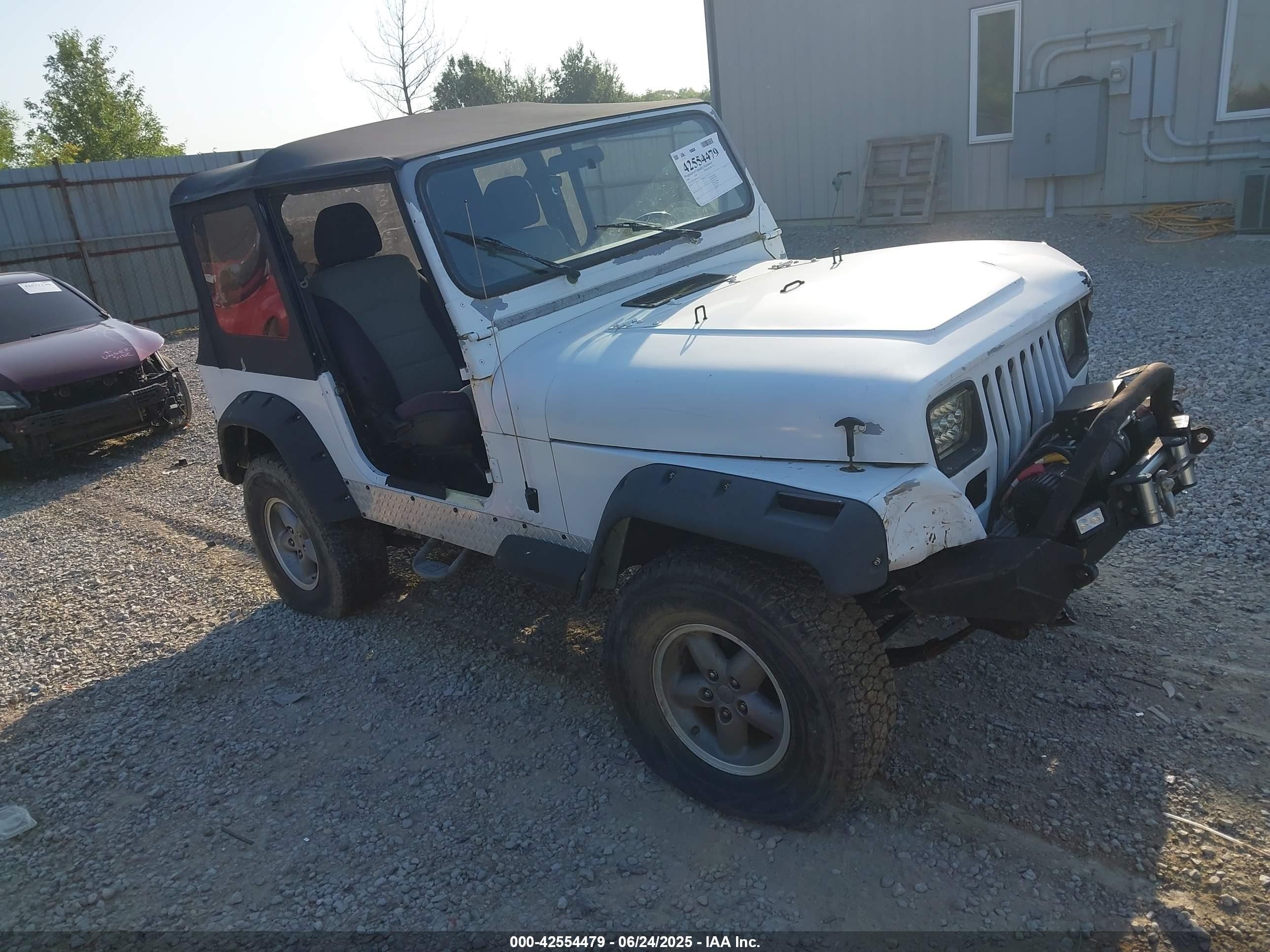 1992 Jeep Wrangler S, VIN 2J4FY19P6NJ543626 — Front end