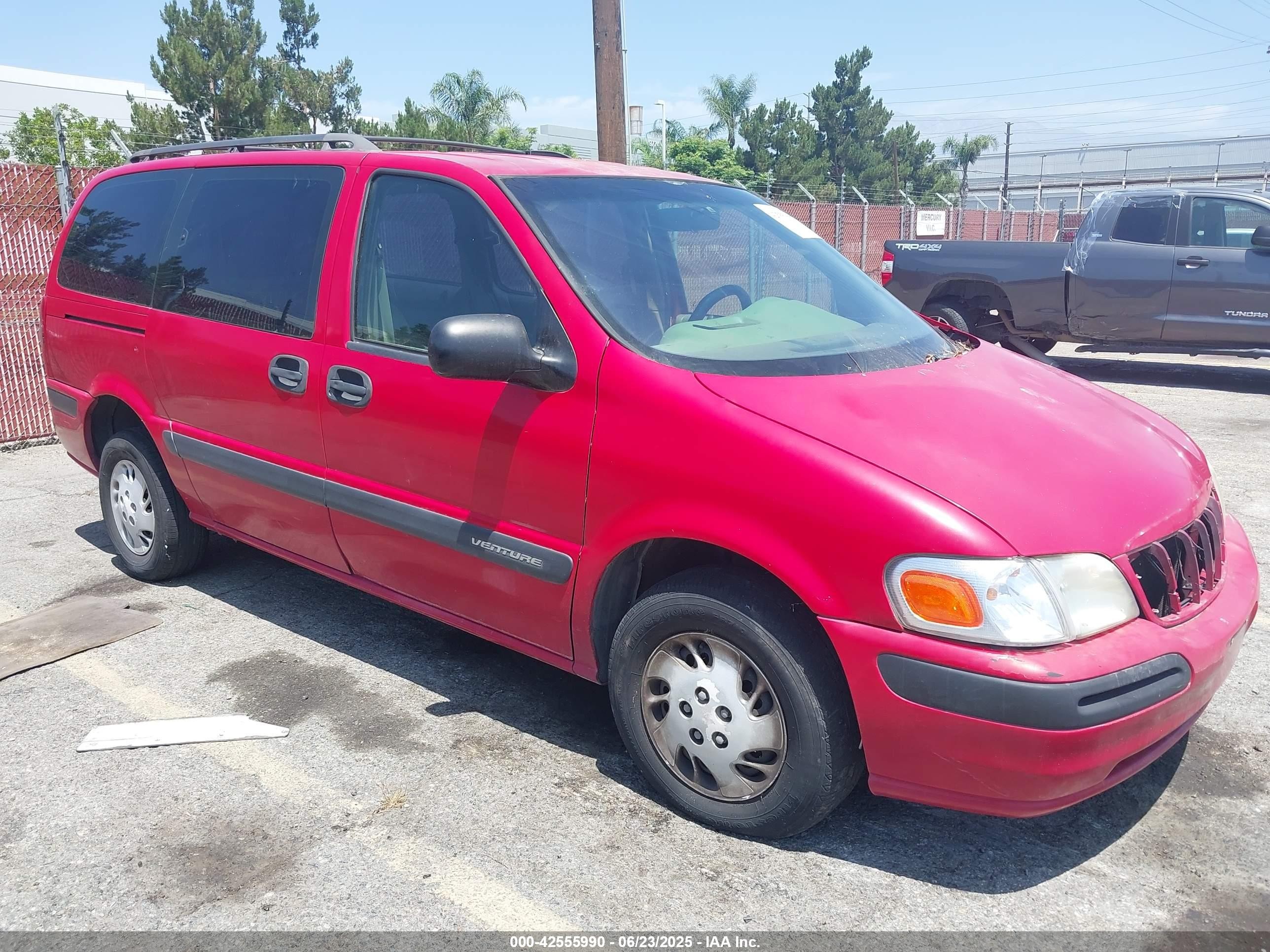 1998 Chevrolet Venture, VIN 1GNDX03E4WD305160 — Front end