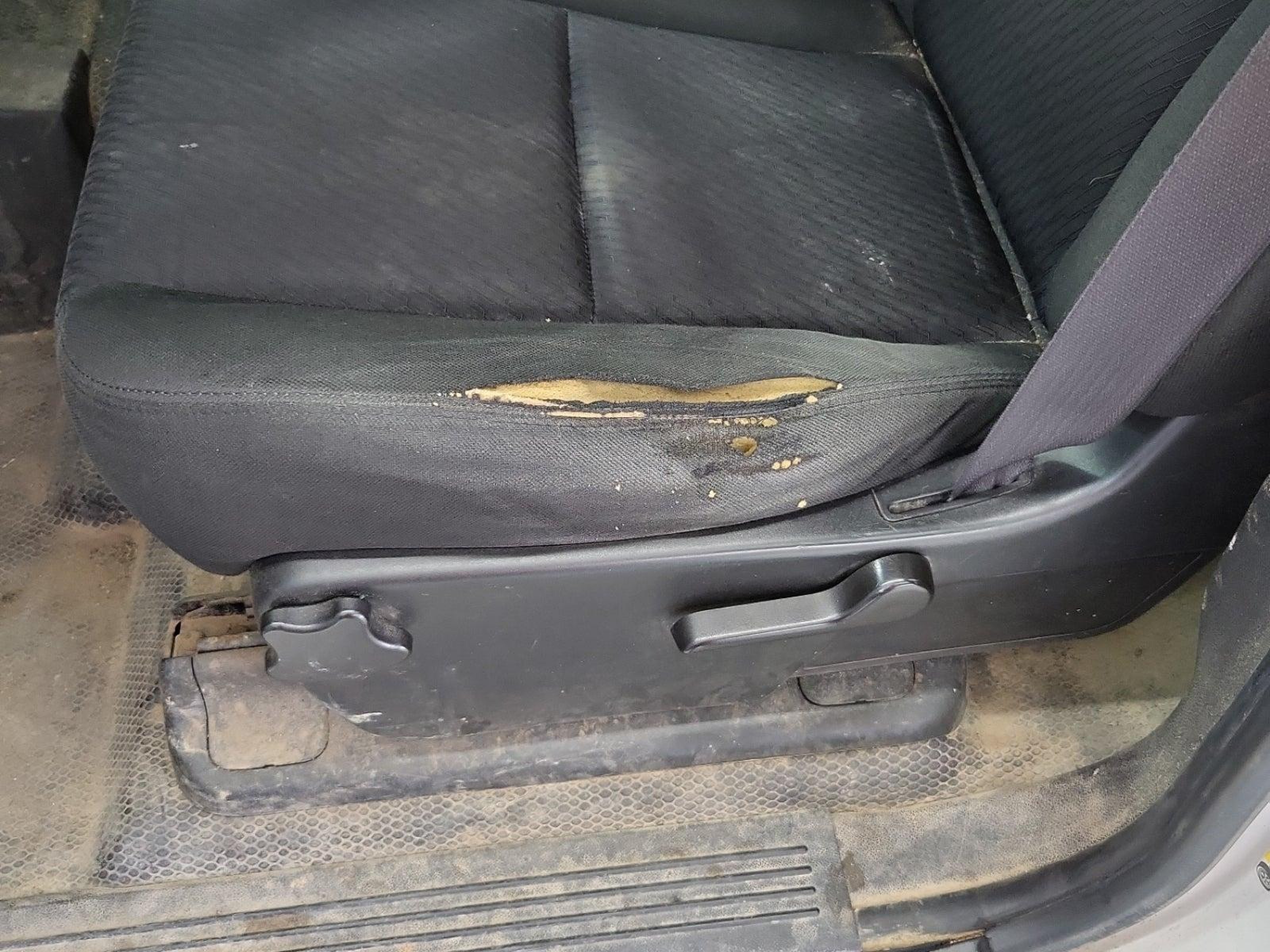 2010 GMC Sierra 3500, VIN 1GT4K2B62AF132054 — Normal wear