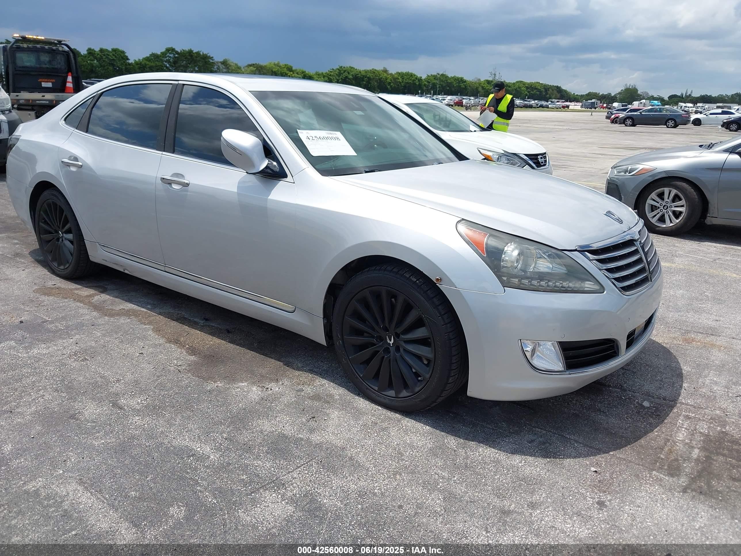 2016 Hyundai Equus Signature, VIN KMHGH4JH8GU101000 — Front end