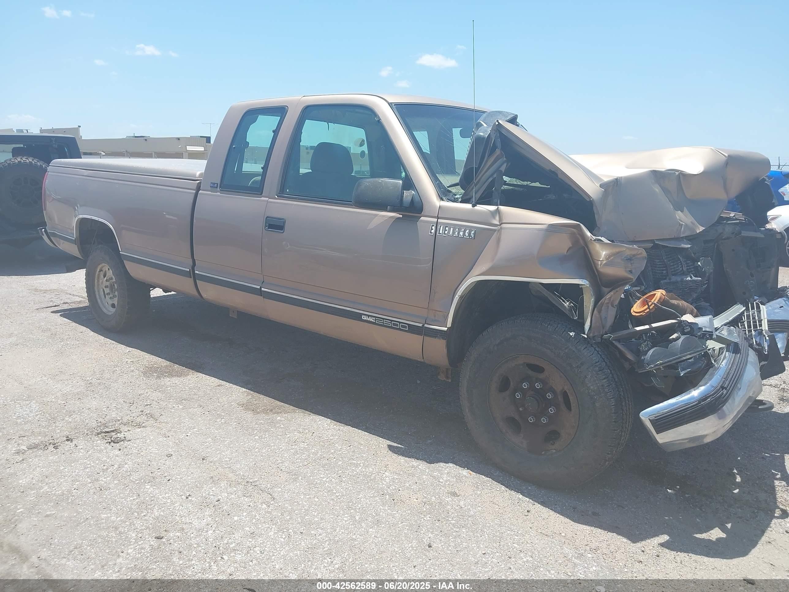 1997 GMC Sierra 2500, VIN 1GTGC29R0VE506926 — Front end