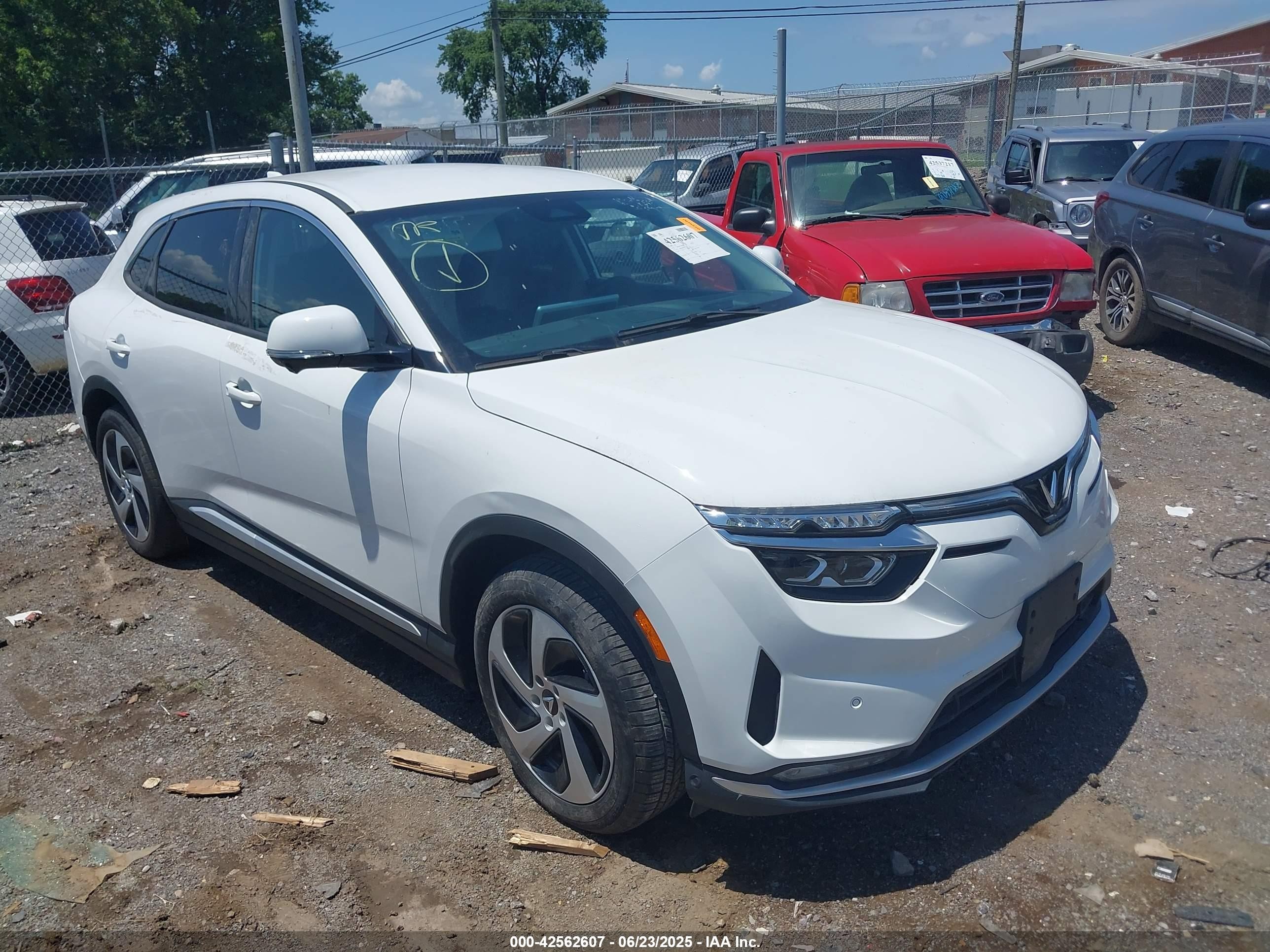2024 VinFast VF 8 Eco, VIN RLLV1AEB7RH004473 — Auction photo