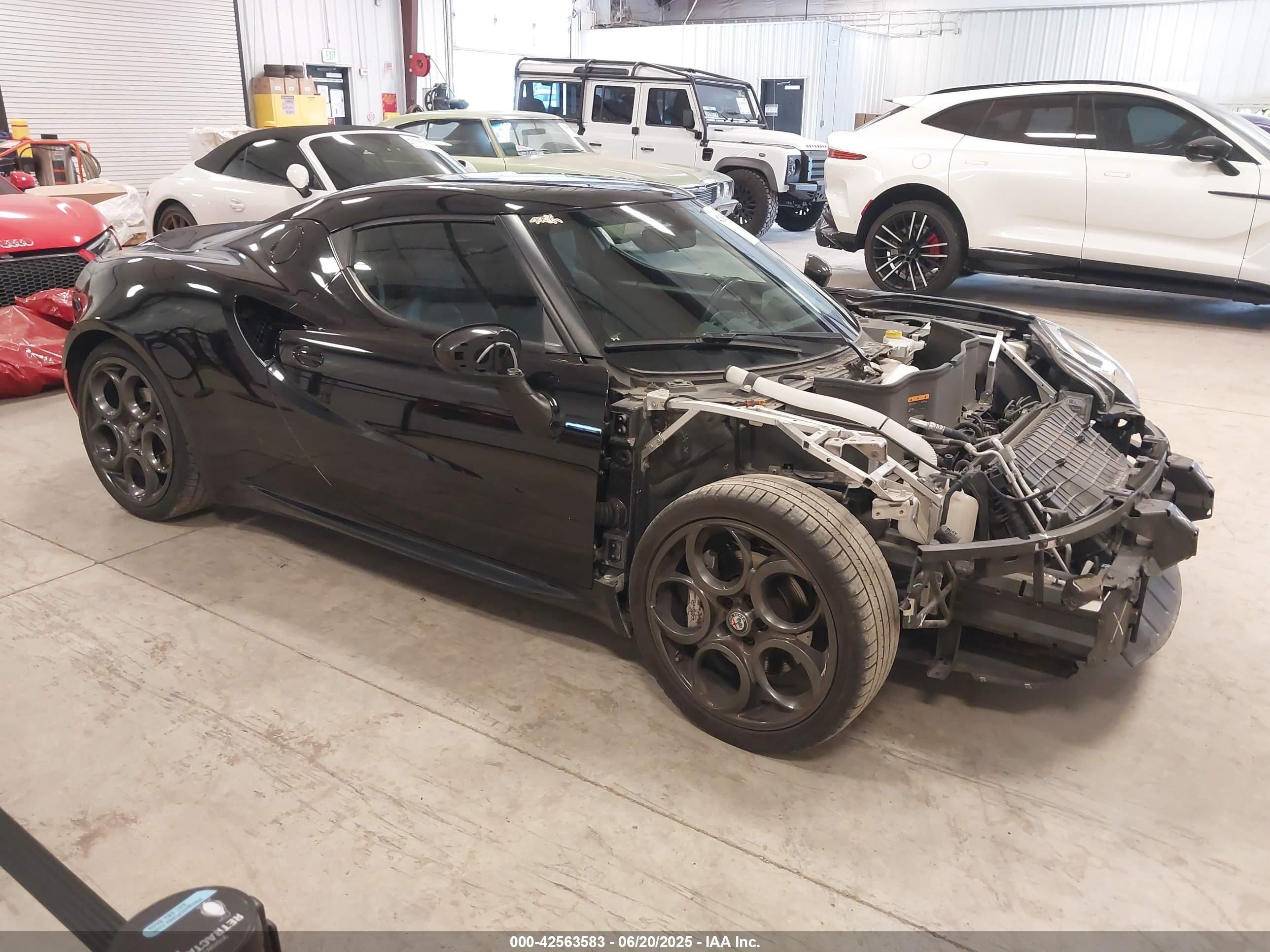 2018 Alfa Romeo 4C, VIN ZARBAAA40JM262002 — Front end