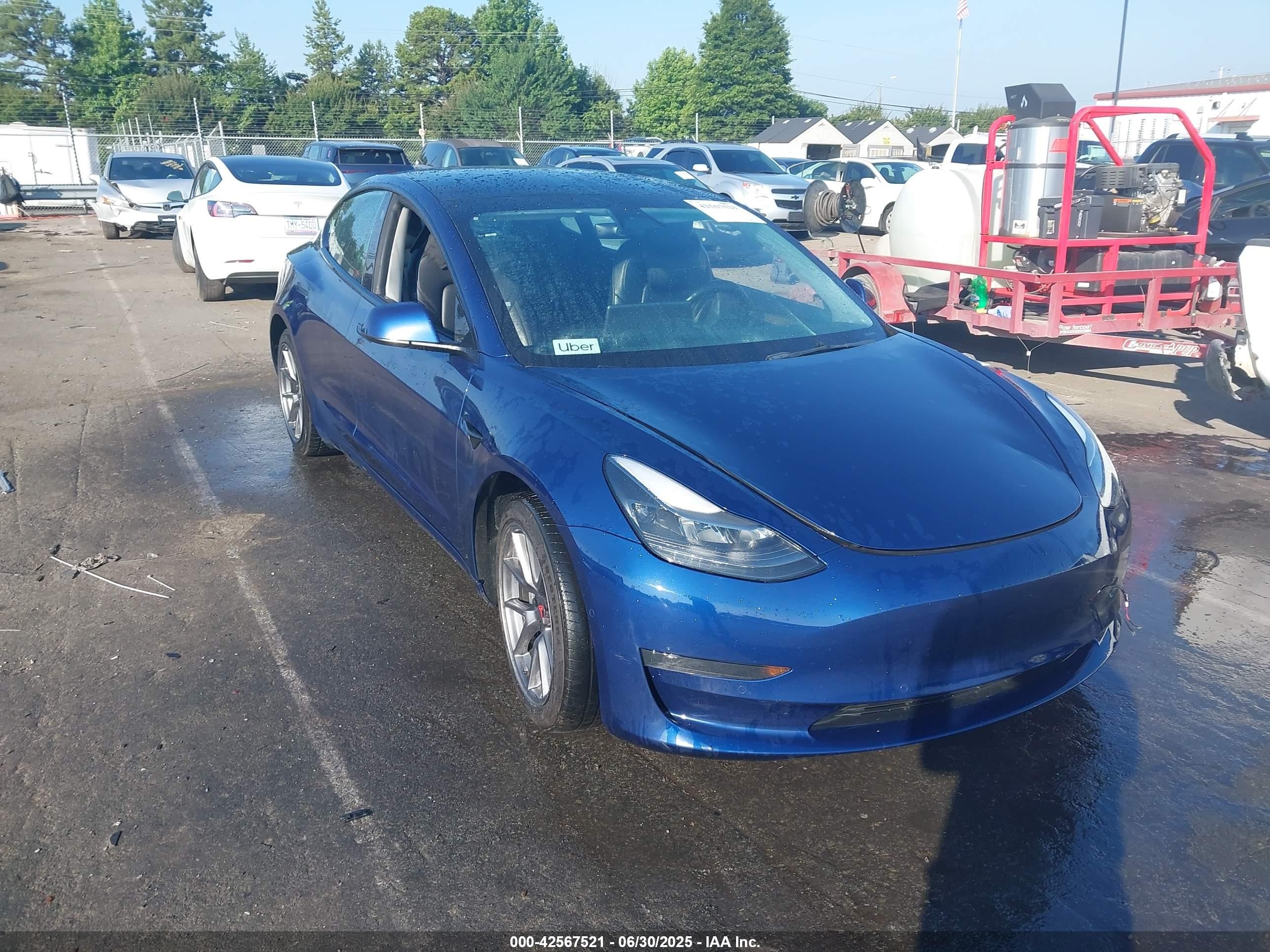 2022 Tesla Model 3, VIN 5YJ3E1EAXNF188735 — Пресная вода