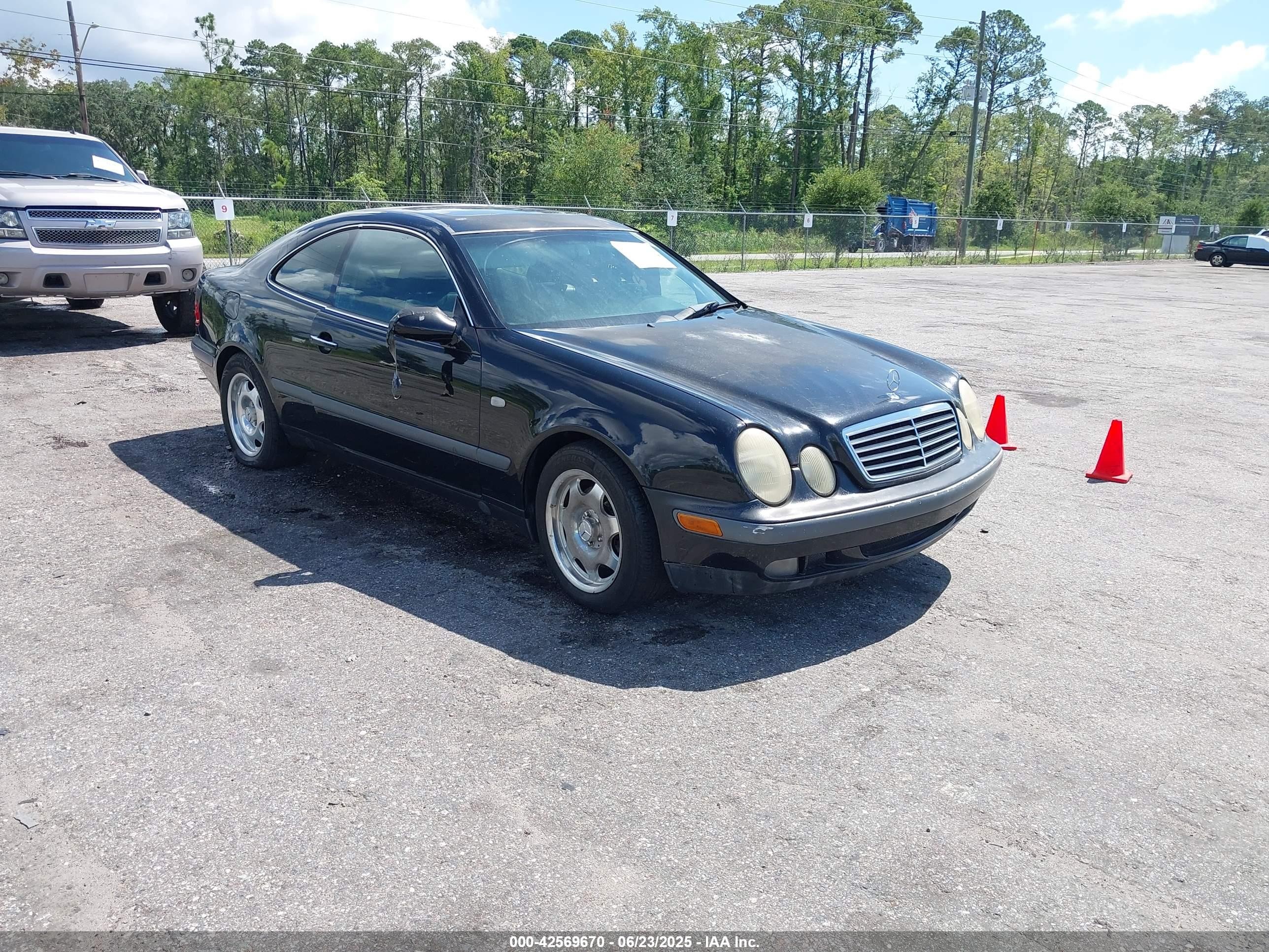 1998 Mercedes-Benz CLK 320/430, VIN WDBLJ65GXWF026693 — Normal wear