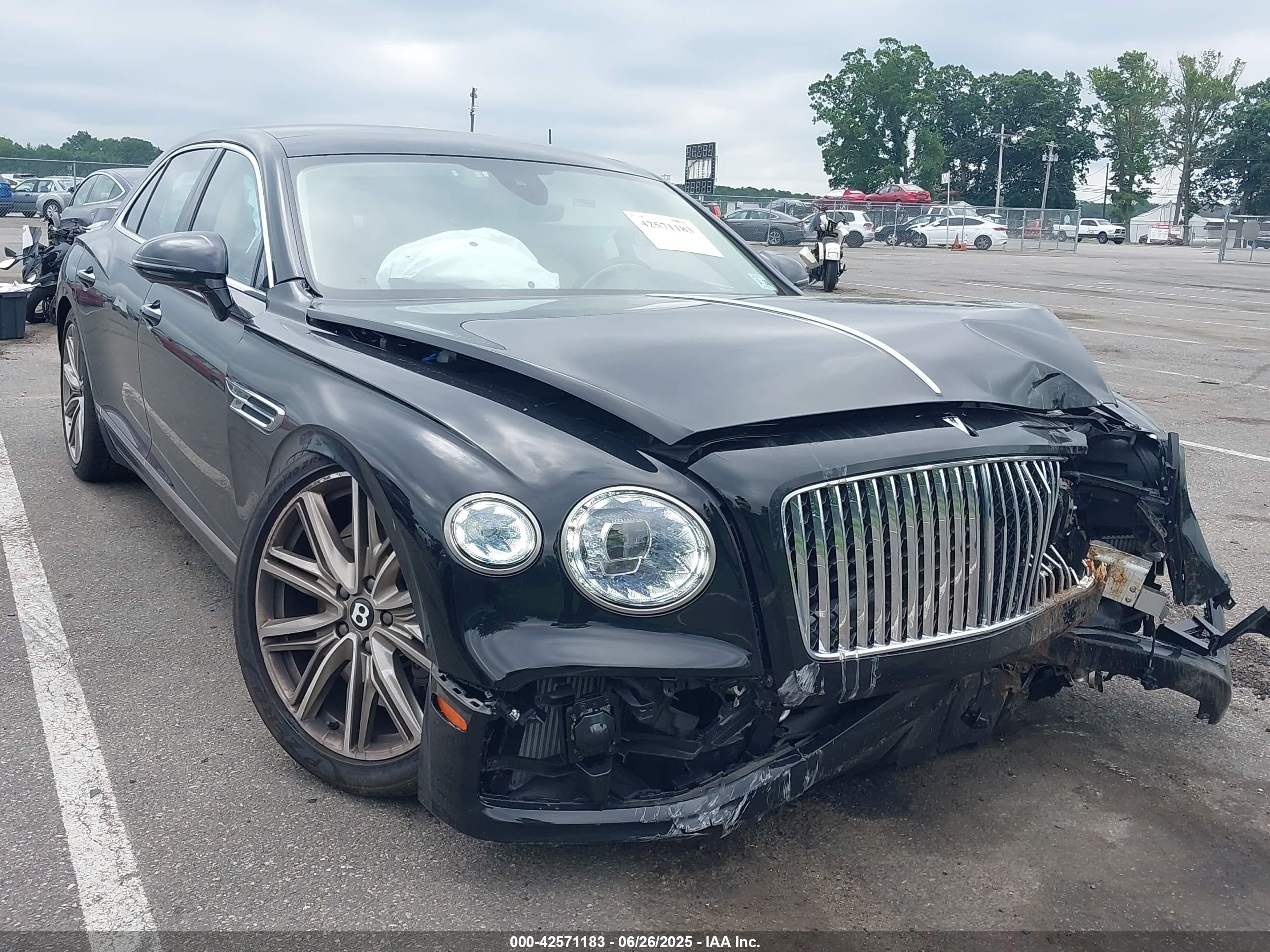 2022 Bentley Flying Spur, VIN SCBBR6ZG5NC004054 — Front end