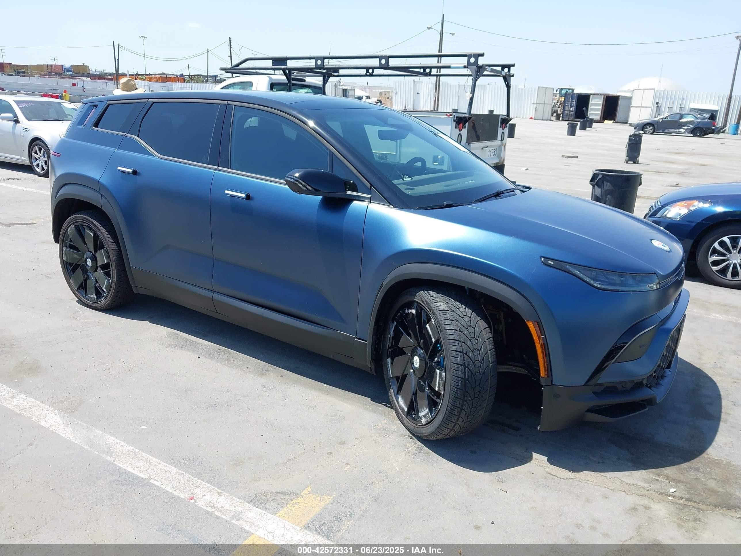 2023 Fisker Ocean Extreme, VIN VCF1EBU20PG007609 — Бок