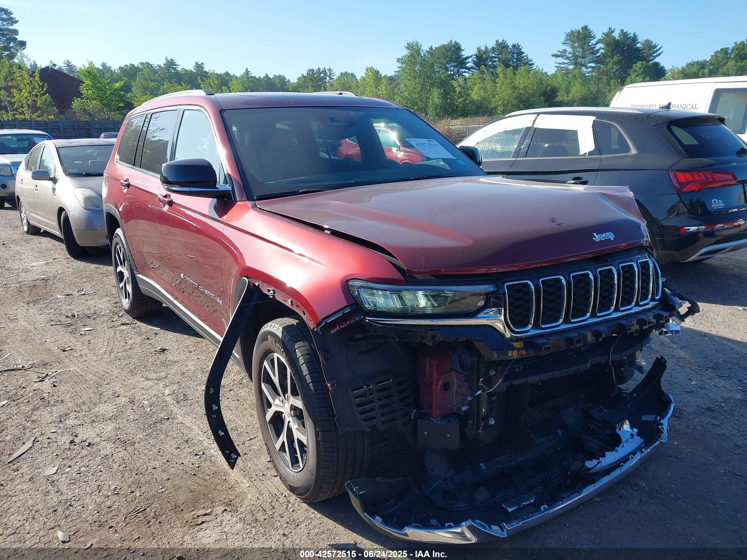 2023 Jeep Grand Cherokee Limited, VIN 1C4RJKBG6P8852746 — Front end
