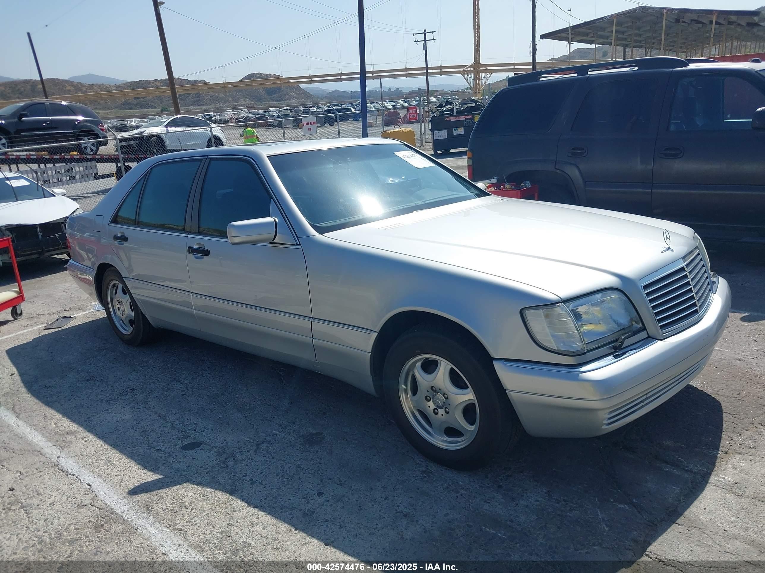 1997 Mercedes-Benz S 320/430/500, VIN WDBGA51G0VA342262 — Side