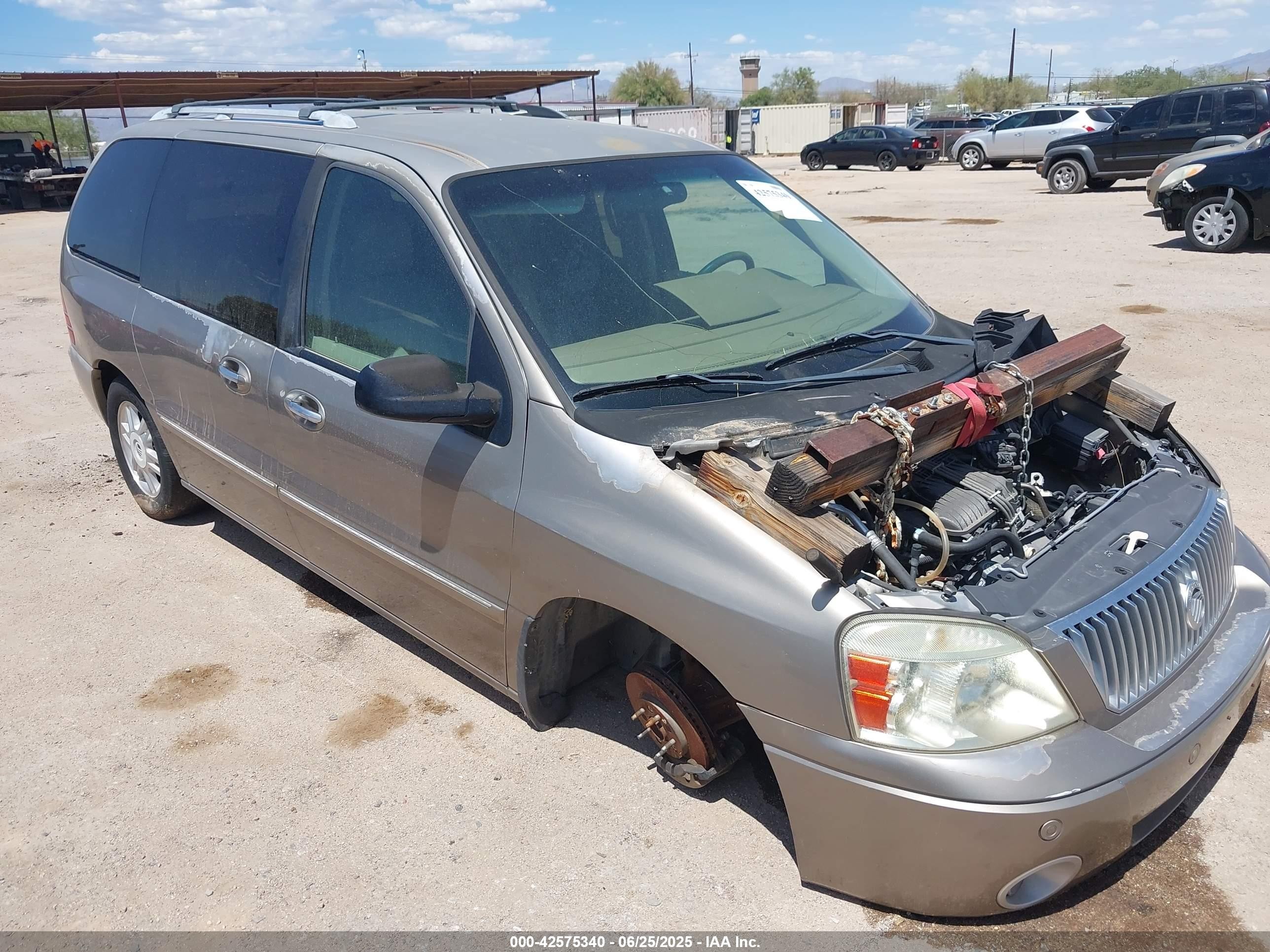 2005 Mercury Monterey Premier, VIN 2MRDA23265BJ00467 — Front end