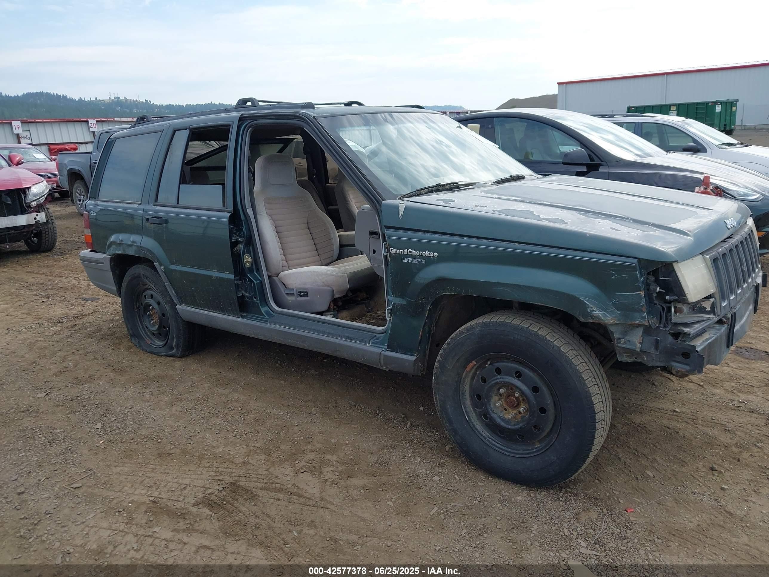 1994 Jeep Grand Cherokee Laredo, VIN 1J4GZ58S9RC215874 — Front end