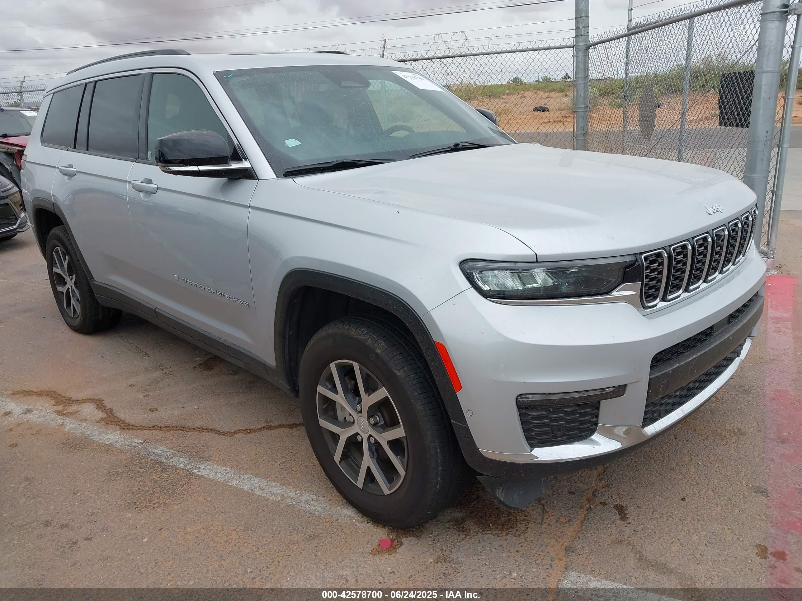 2024 Jeep Grand Cherokee Limited, VIN 1C4RJKBG3R8536286 — Front end