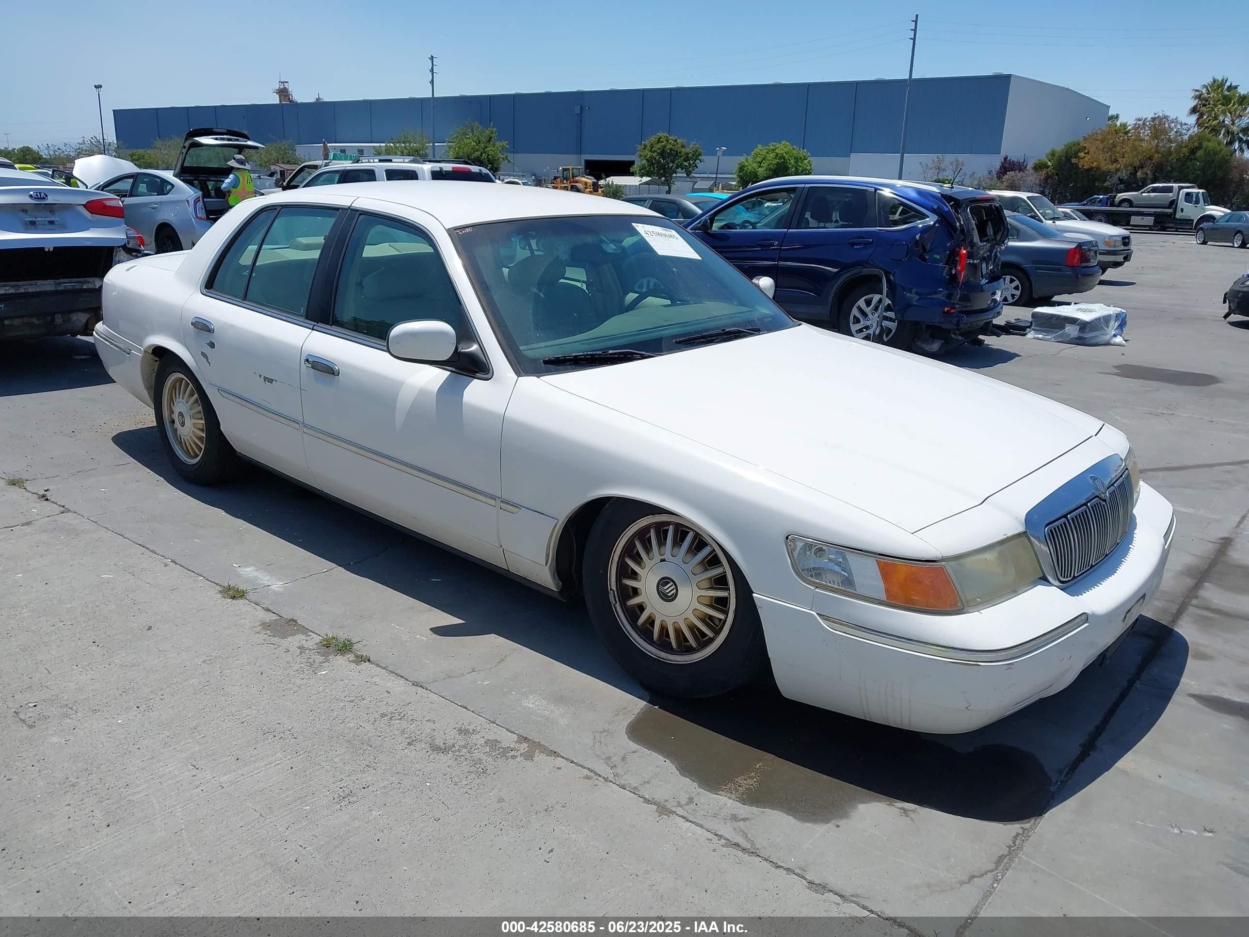 1999 Mercury Grand Marquis LS, VIN 2MEFM75W0XX660991 — Undercarriage