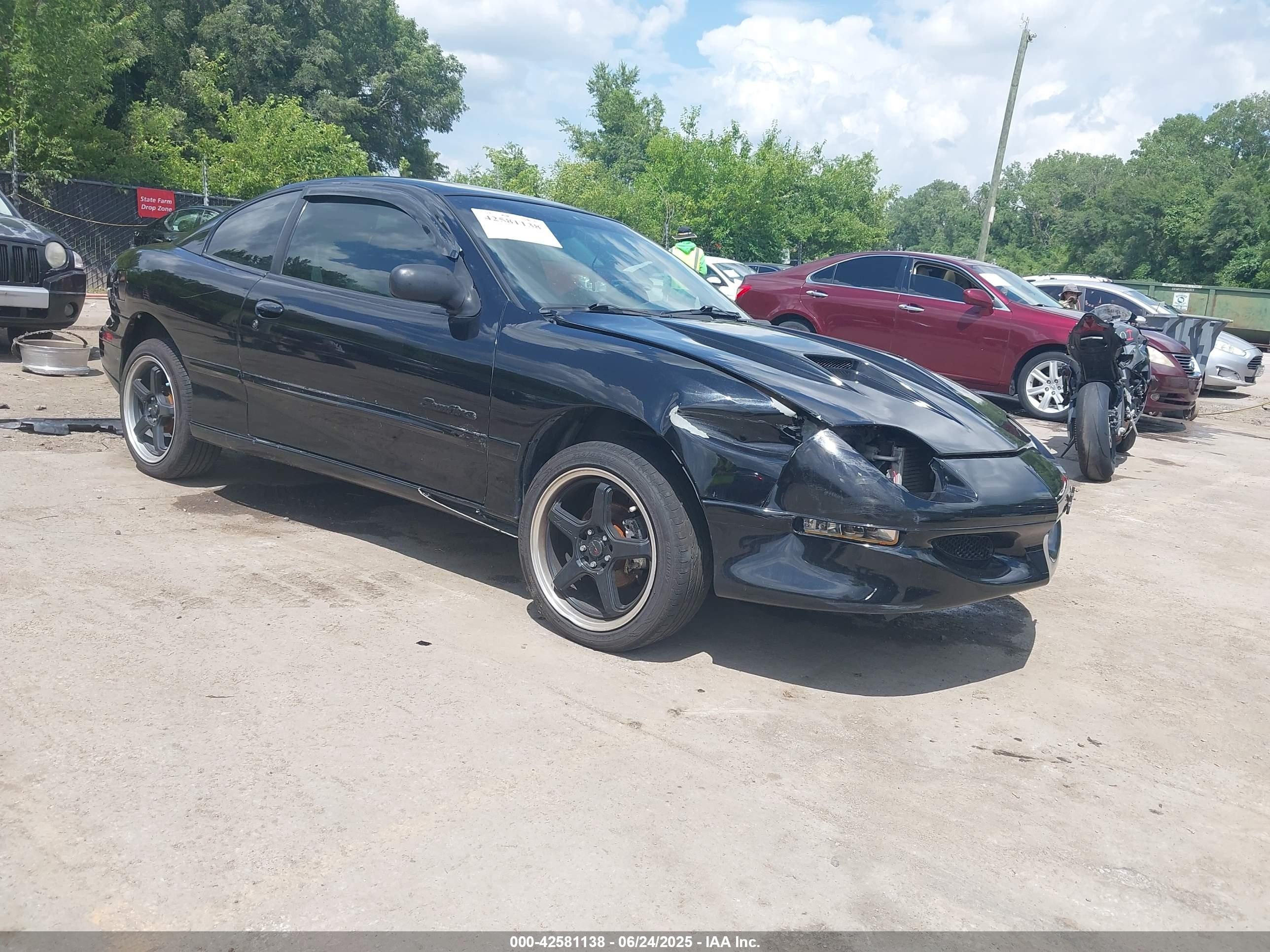 1996 Pontiac Sunfire SE, VIN 1G2JB1248T7536666 — Перед