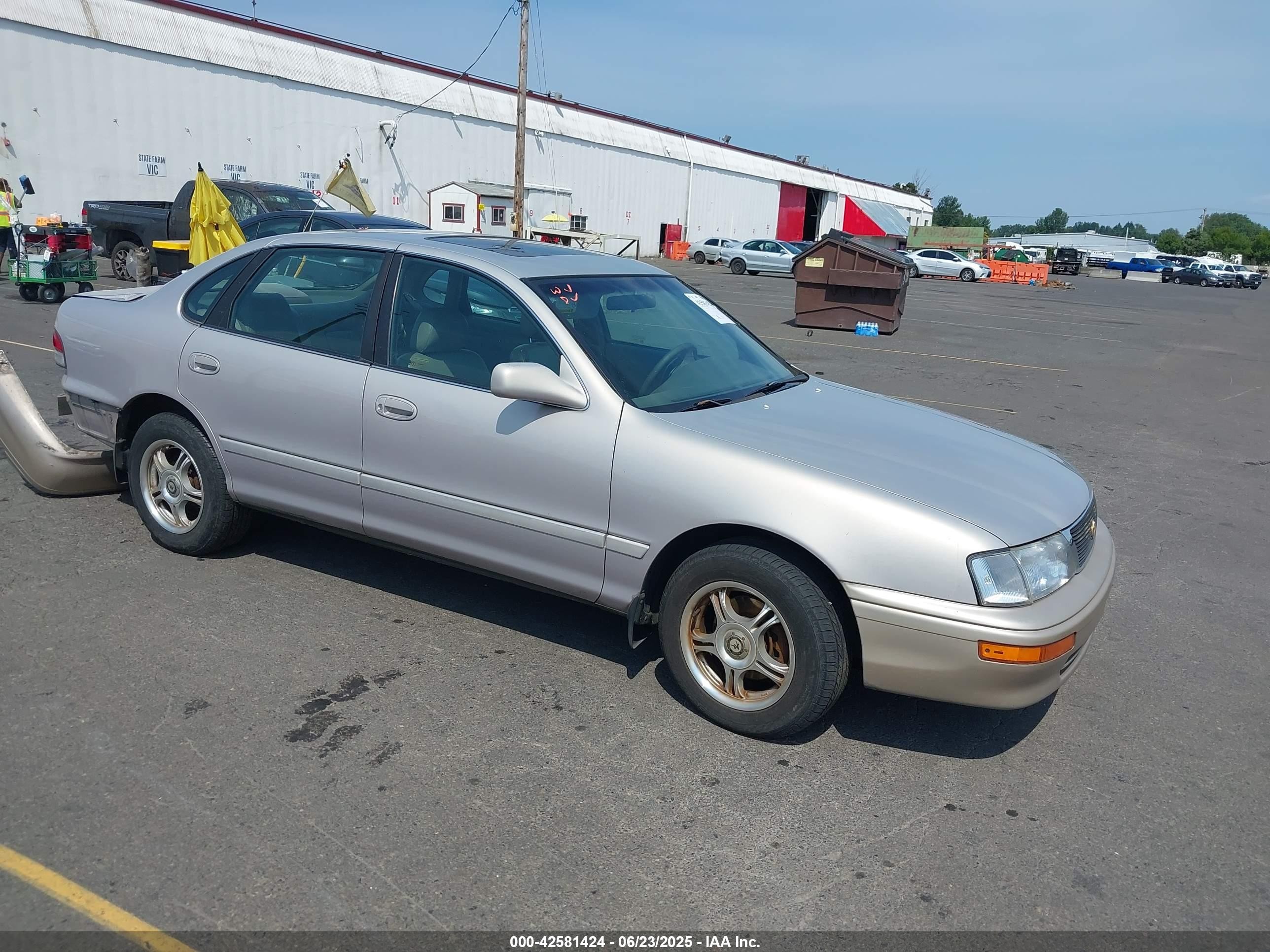 1997 Toyota Avalon XL, VIN 4T1BF12B9VU175984 — Rear end