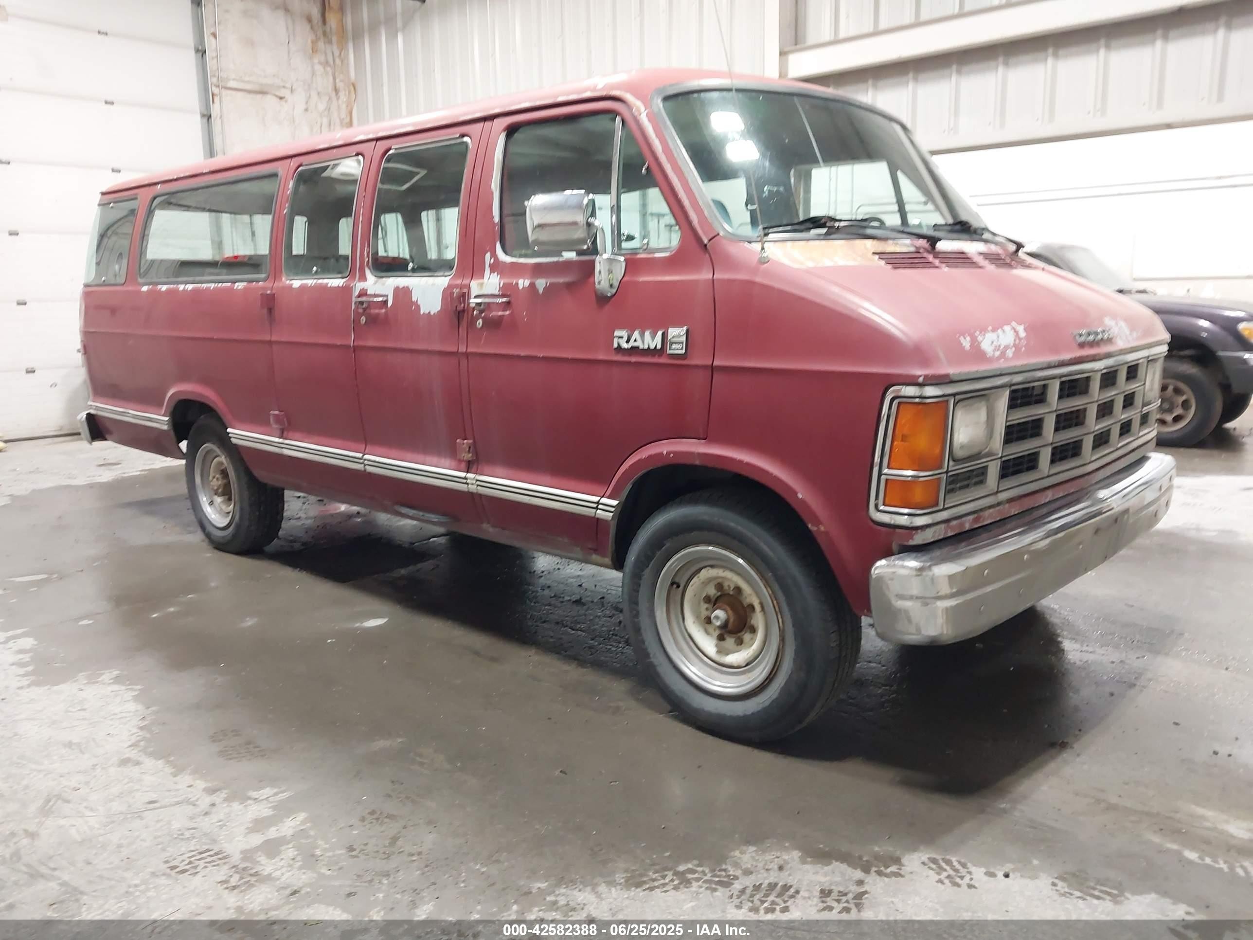 1989 Dodge Passenger, VIN 2B5WB35Z0KK352793 — Rear end