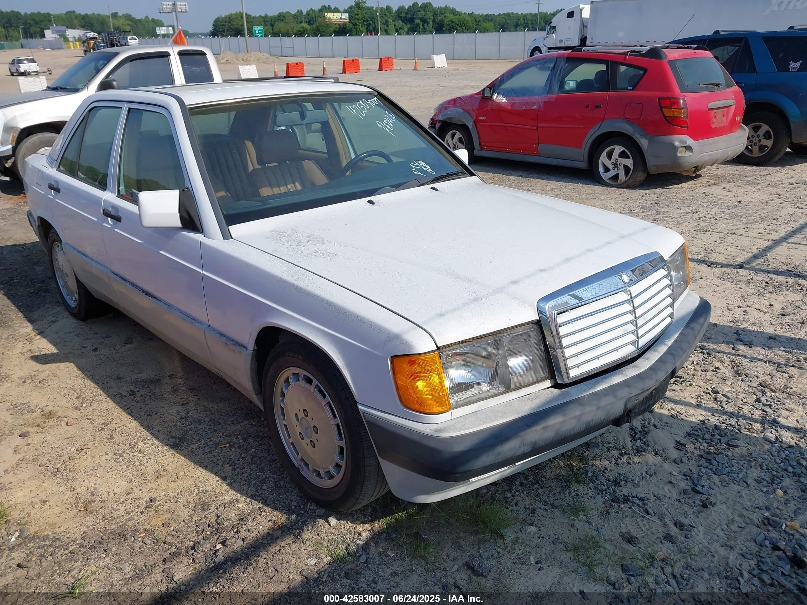 1991 Mercedes-Benz 190, VIN WDBDA29D8MF820568 — Normal wear