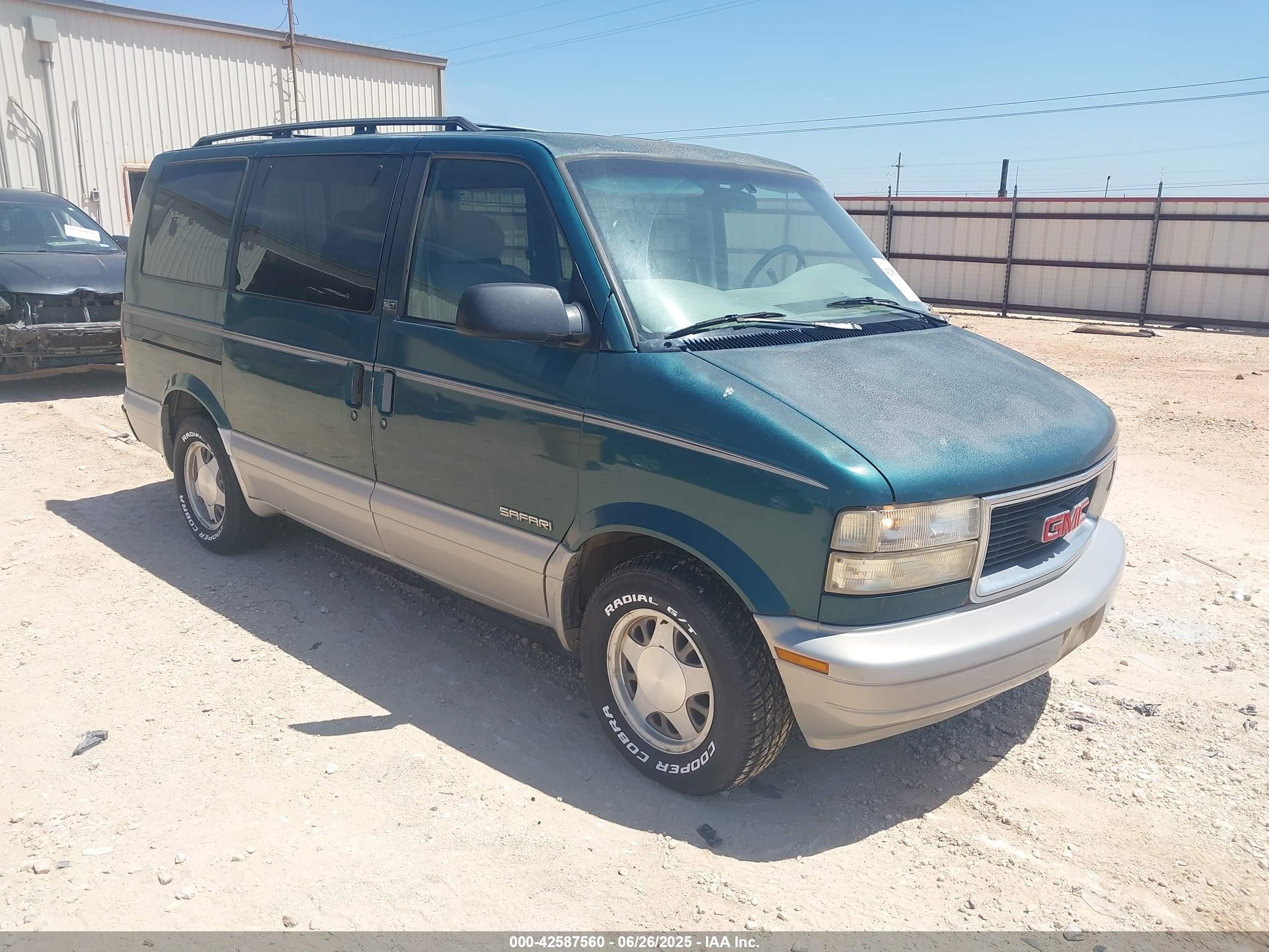 1997 GMC Safari, VIN 1GKDM19W8VB531966 — Rear end