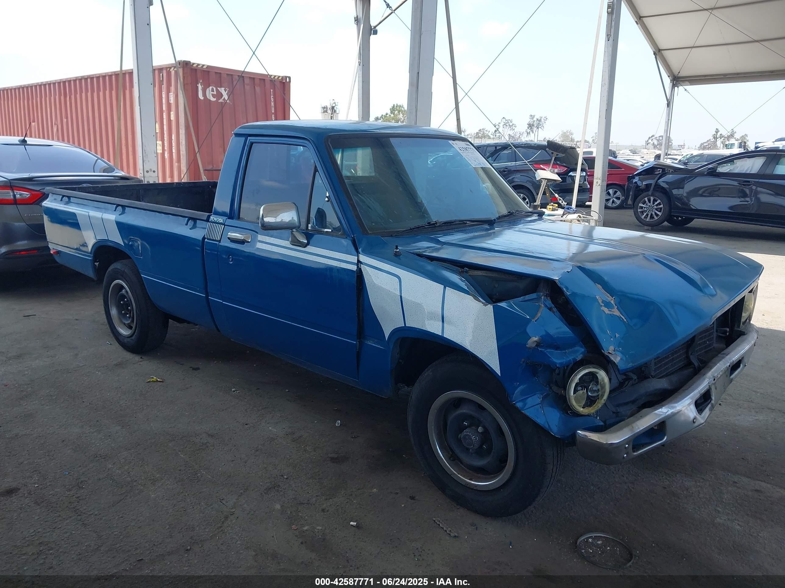 1981 Toyota Pickup, VIN JT4RN44S0B0008677 — Front end
