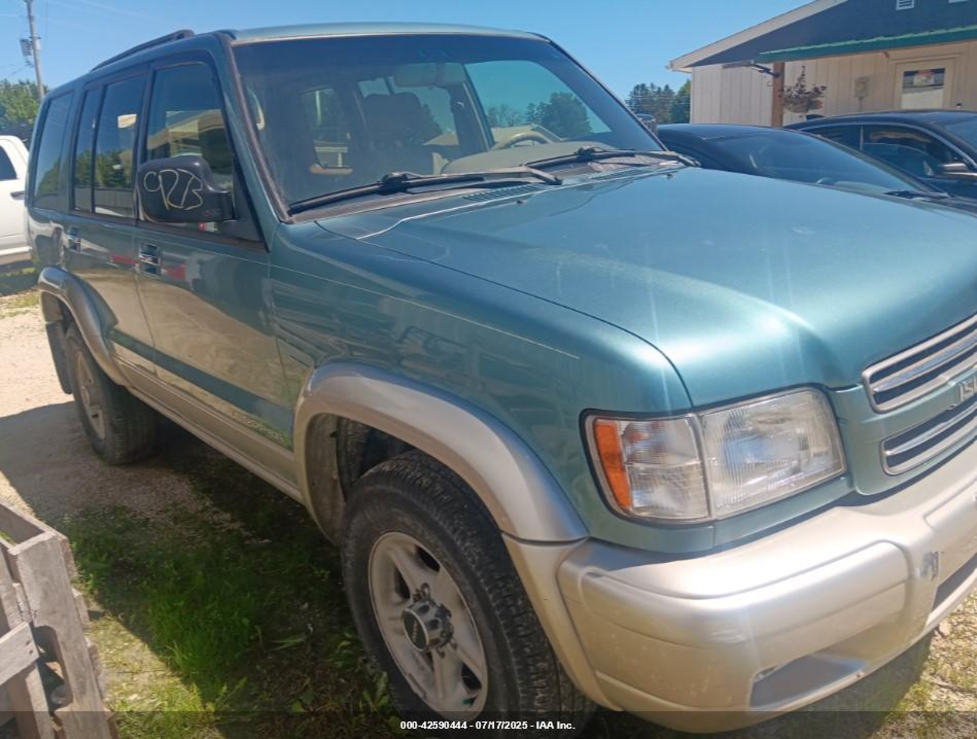 2002 Isuzu Trooper S, VIN JACDJ58X727J09867 — Зад
