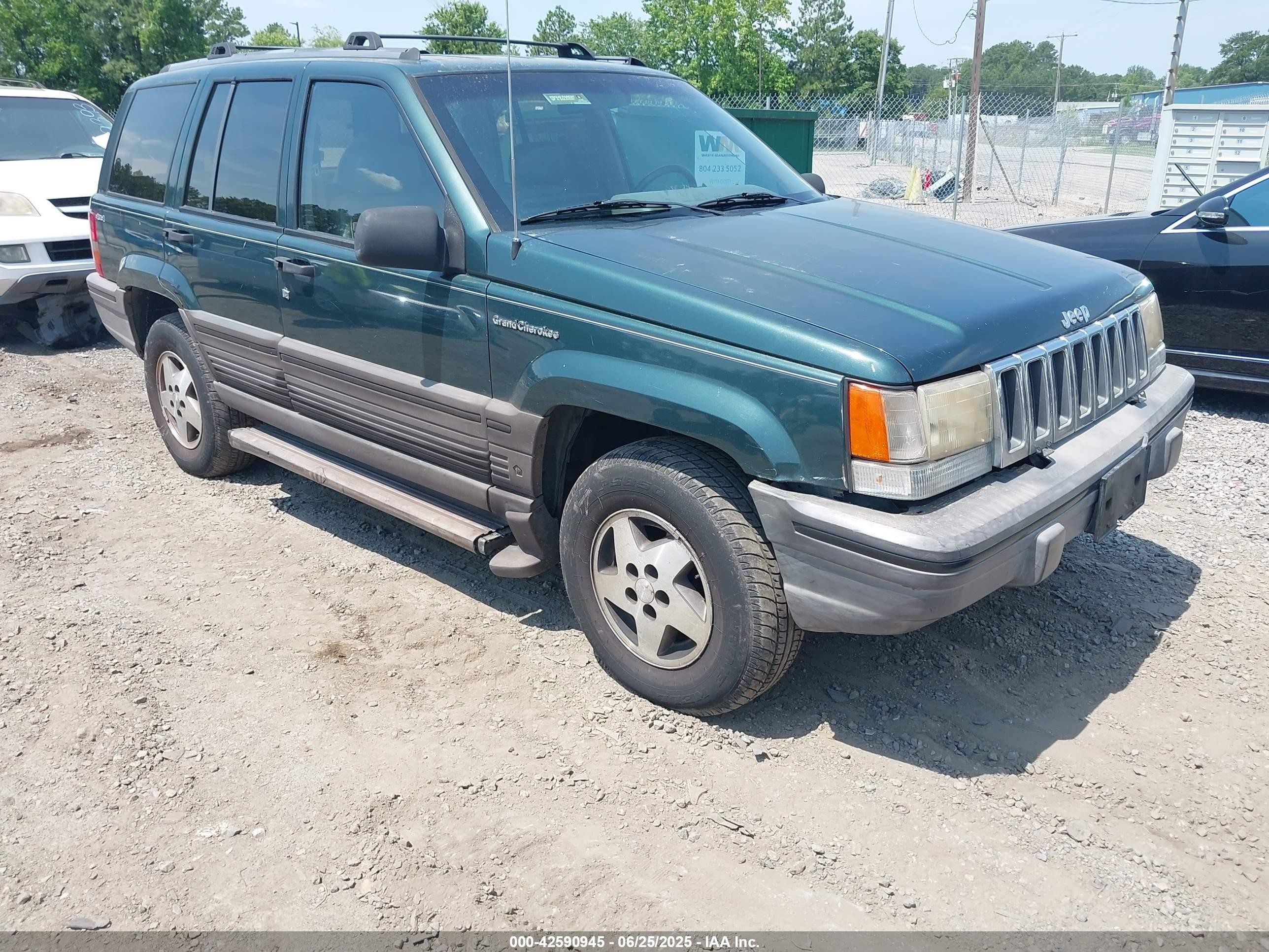 1994 Jeep Grand Cherokee Laredo, VIN 1J4GZ58Y5RC145018 — Front end